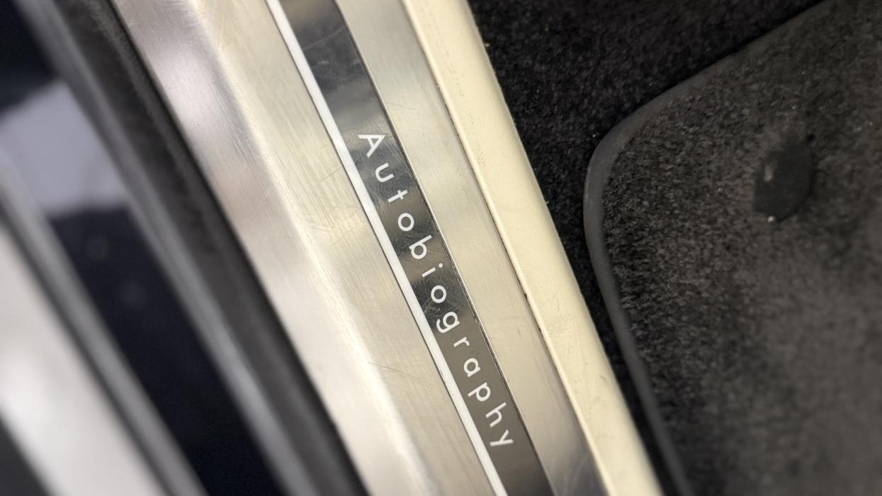 Land Rover Range Rover 3.0 P440e 38.2kWh Autobiography SUV 5dr Petrol Plug-in Hybrid Auto 4WD Euro 6 (s/s) (LWB) (440 ps)