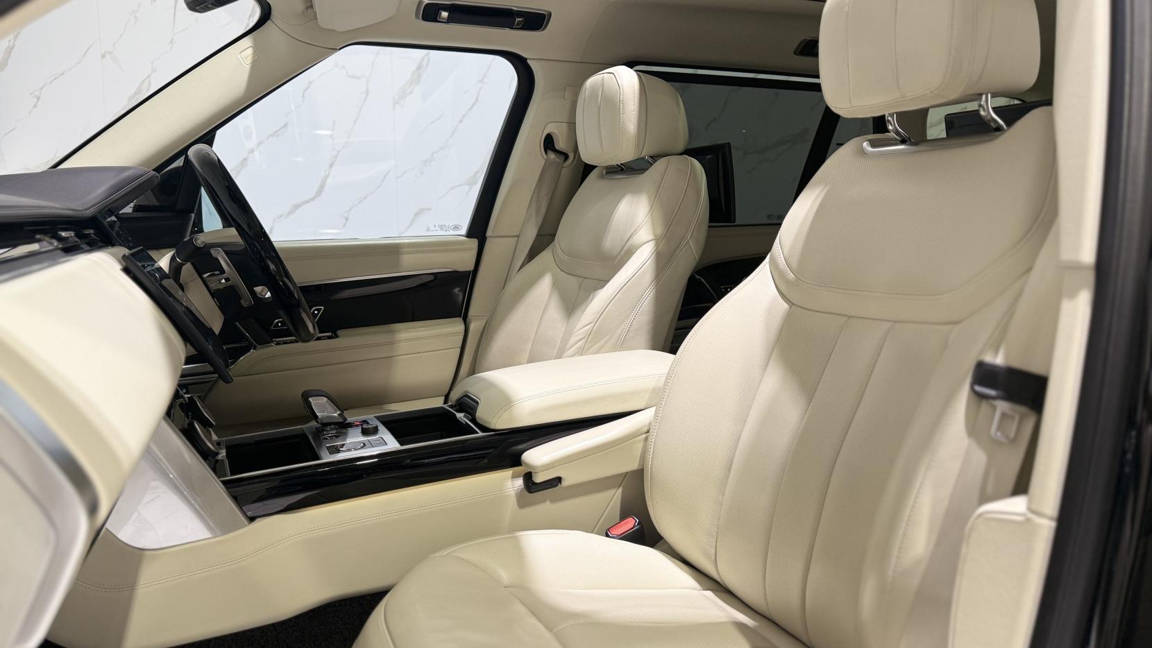 Land Rover Range Rover 3.0 P440e 38.2kWh Autobiography SUV 5dr Petrol Plug-in Hybrid Auto 4WD Euro 6 (s/s) (LWB) (440 ps)