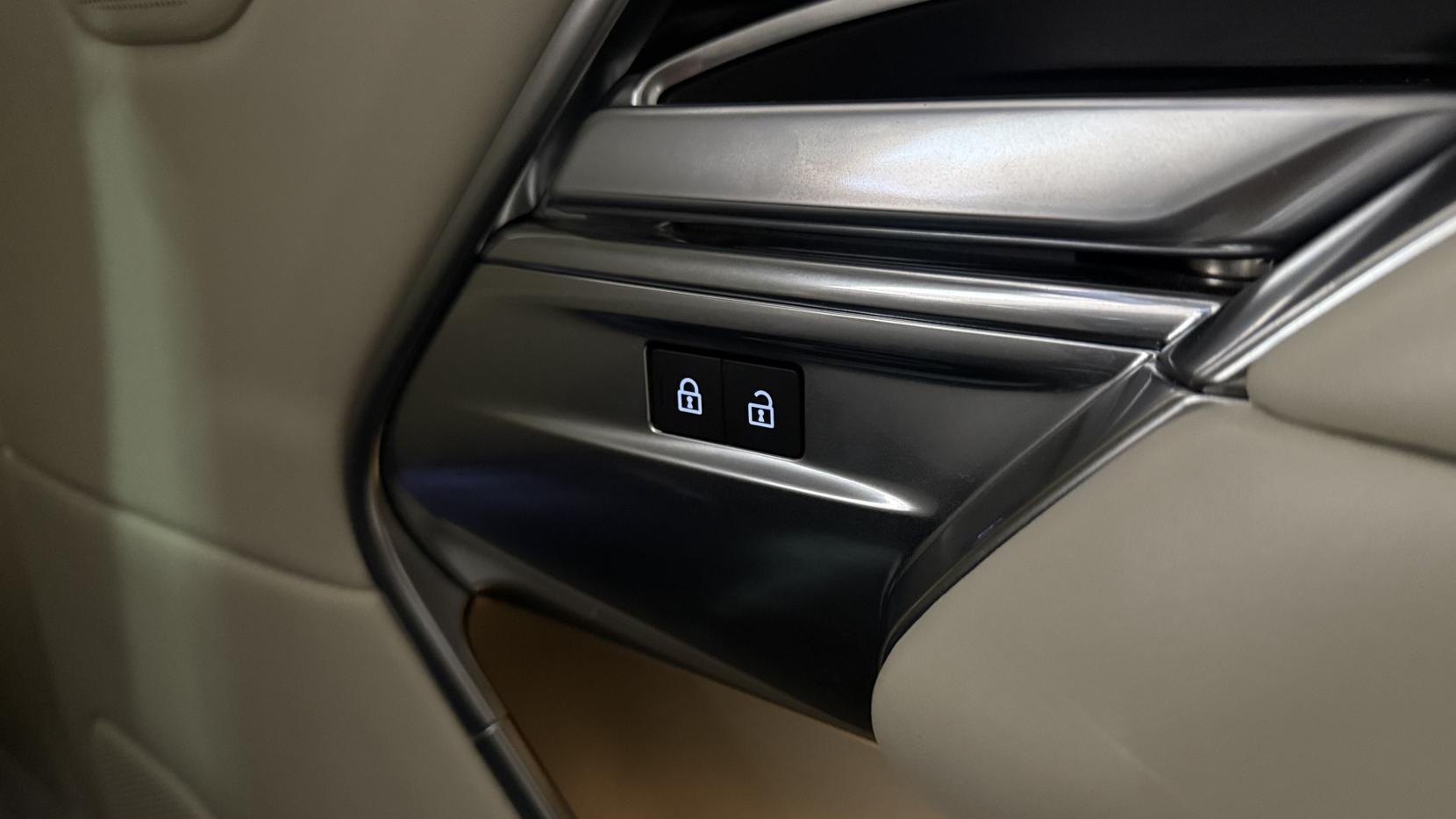 Land Rover Range Rover 3.0 P440e 38.2kWh Autobiography SUV 5dr Petrol Plug-in Hybrid Auto 4WD Euro 6 (s/s) (LWB) (440 ps)