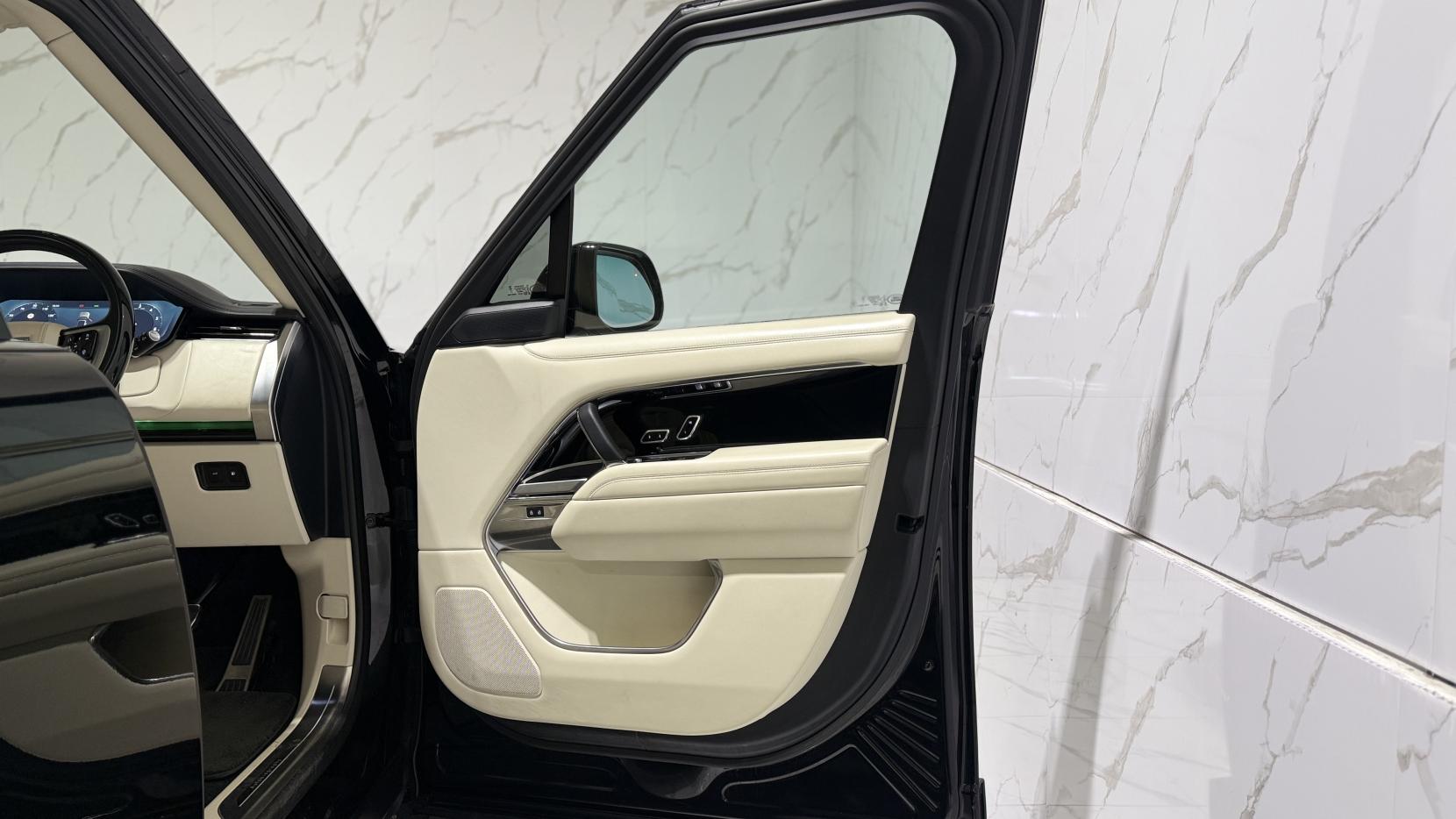 Land Rover Range Rover 3.0 P440e 38.2kWh Autobiography SUV 5dr Petrol Plug-in Hybrid Auto 4WD Euro 6 (s/s) (LWB) (440 ps)