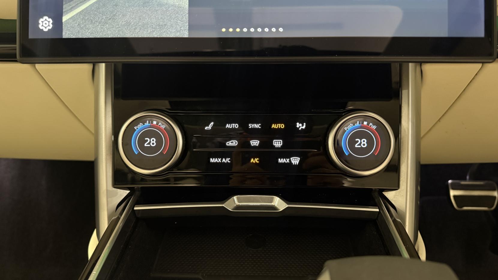 Land Rover Range Rover 3.0 P440e 38.2kWh Autobiography SUV 5dr Petrol Plug-in Hybrid Auto 4WD Euro 6 (s/s) (LWB) (440 ps)