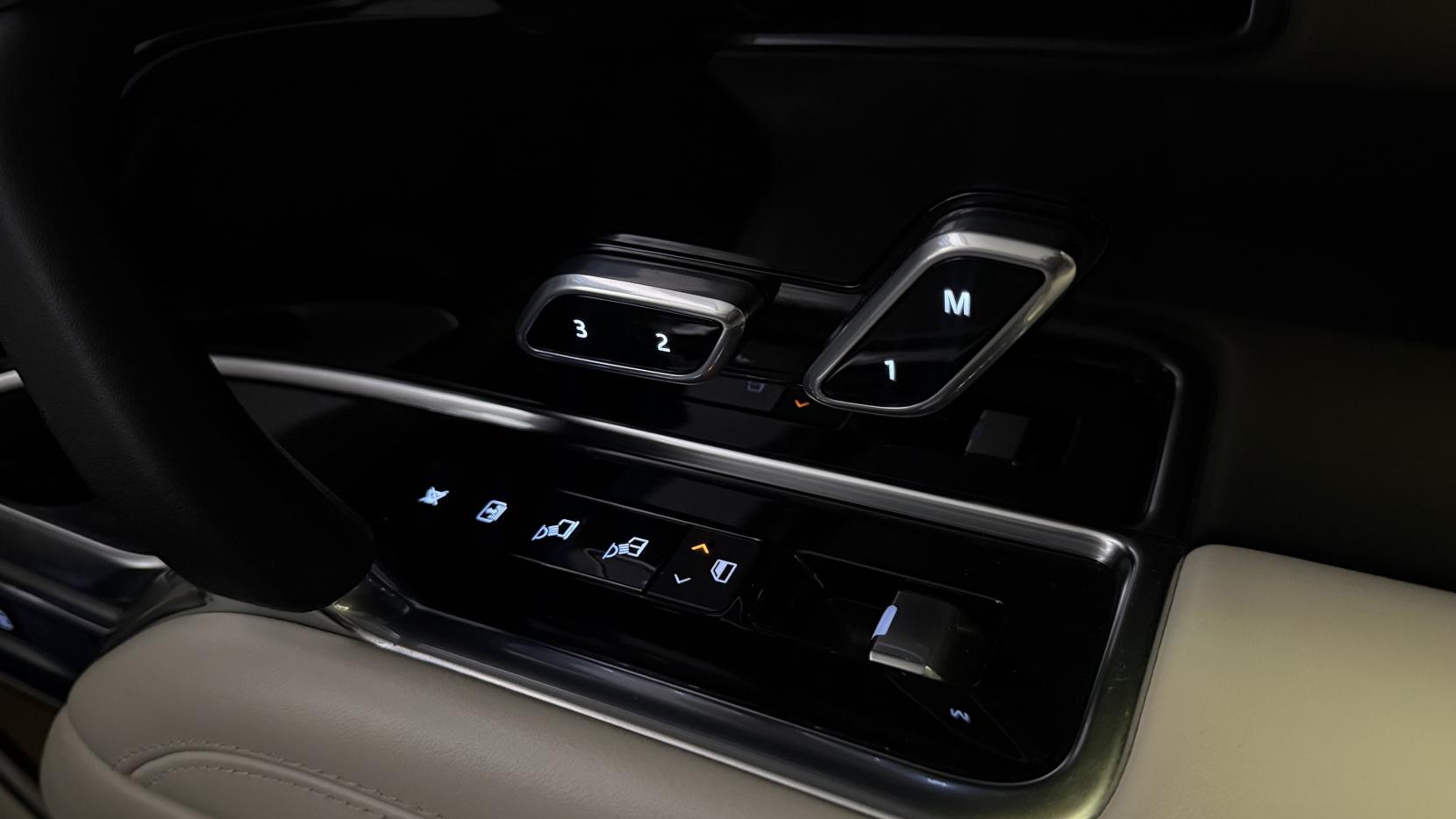 Land Rover Range Rover 3.0 P440e 38.2kWh Autobiography SUV 5dr Petrol Plug-in Hybrid Auto 4WD Euro 6 (s/s) (LWB) (440 ps)