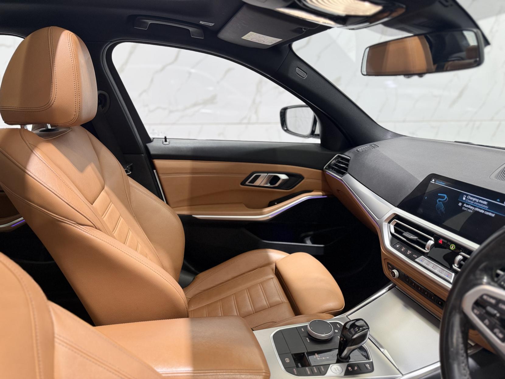 BMW 3 Series 2.0 330e 12kWh M Sport Saloon 4dr Petrol Plug-in Hybrid Auto Euro 6 (s/s) (292 ps)