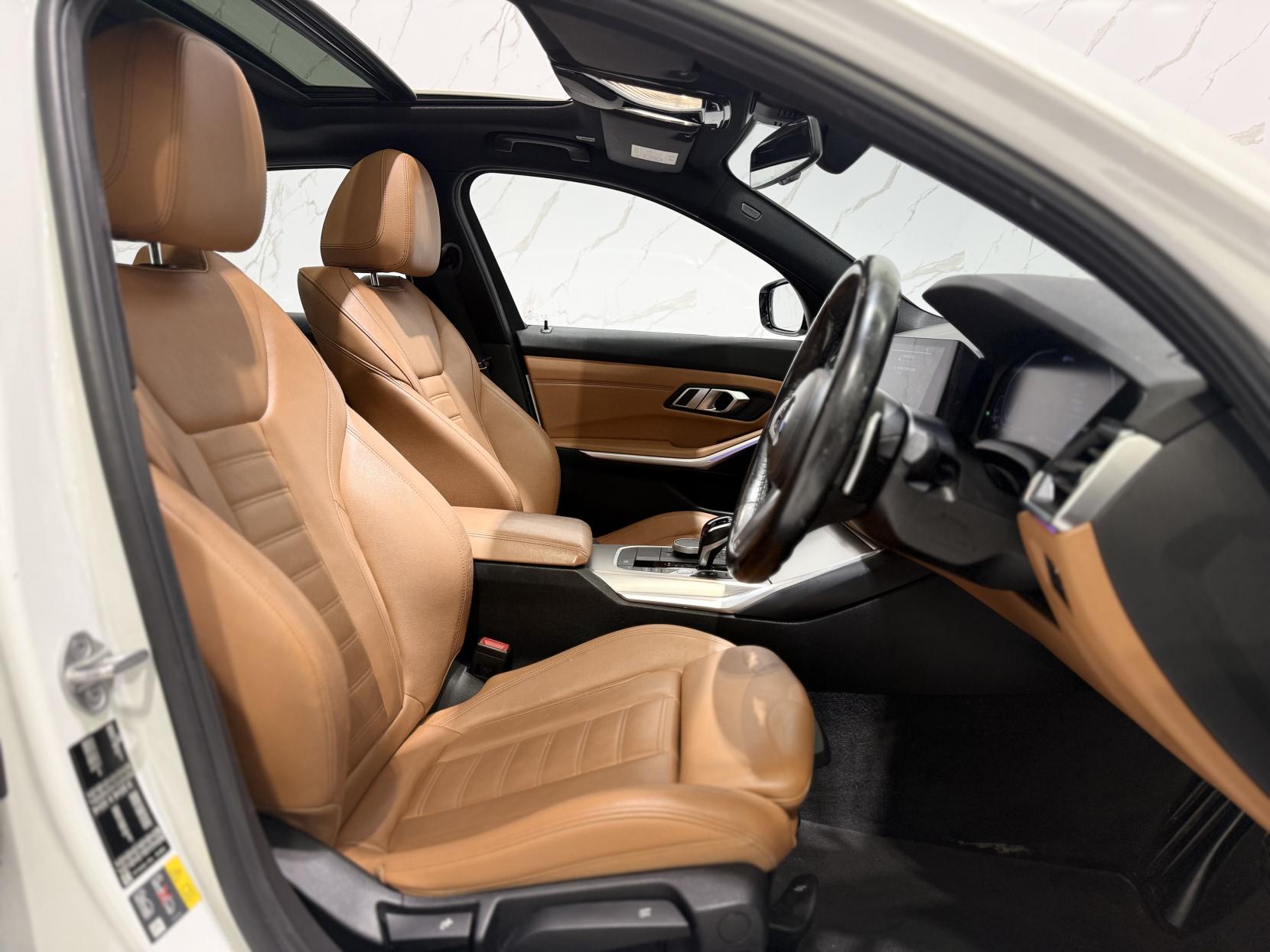 BMW 3 Series 2.0 330e 12kWh M Sport Saloon 4dr Petrol Plug-in Hybrid Auto Euro 6 (s/s) (292 ps)