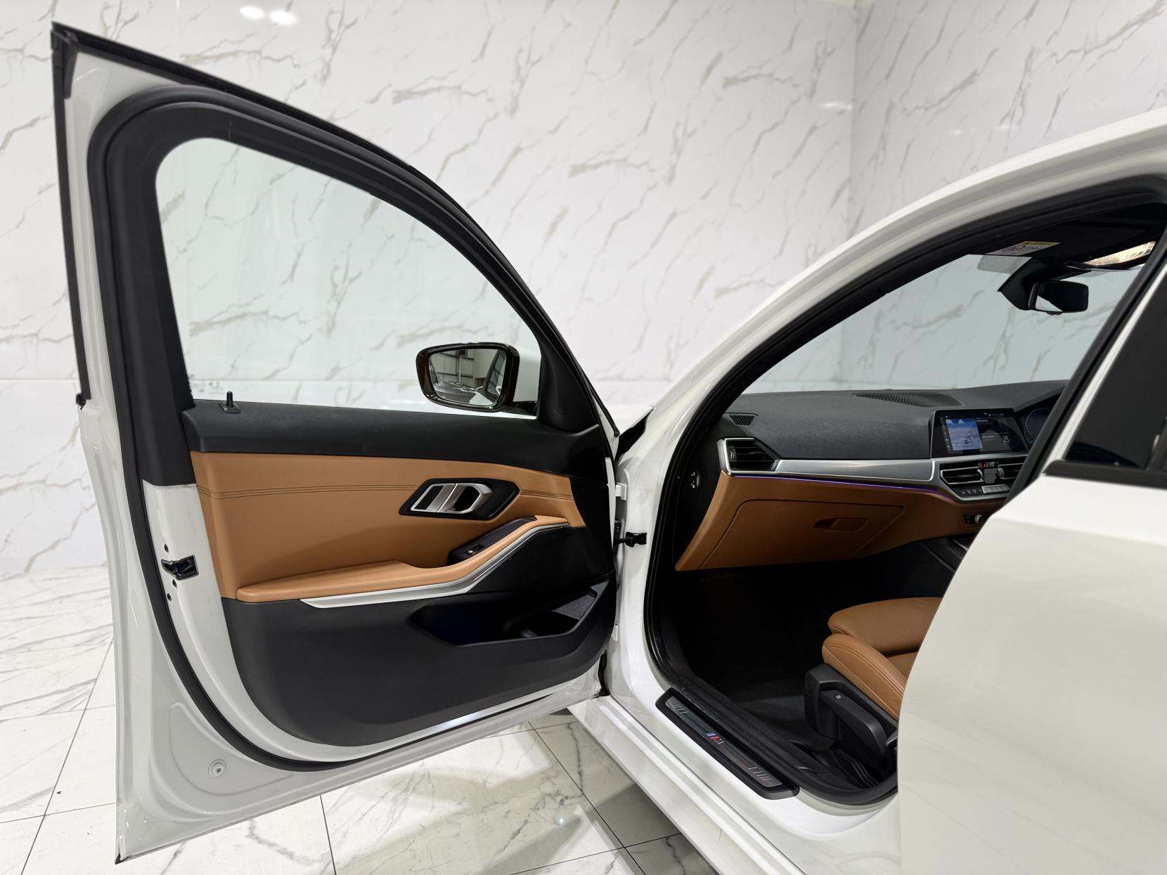 BMW 3 Series 2.0 330e 12kWh M Sport Saloon 4dr Petrol Plug-in Hybrid Auto Euro 6 (s/s) (292 ps)