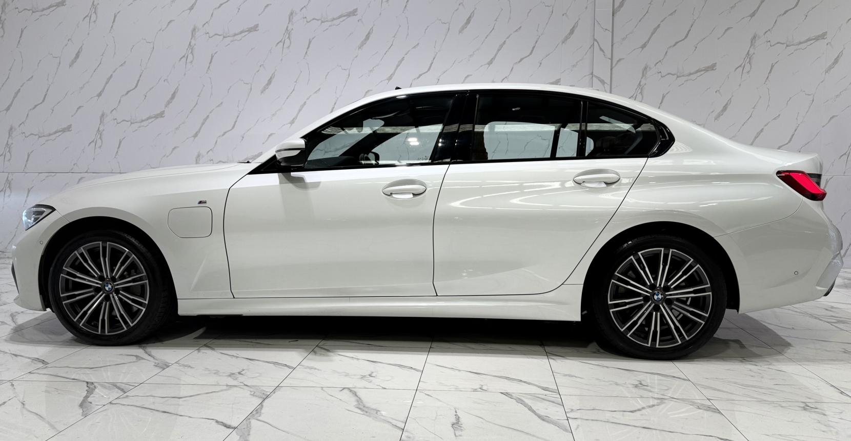 BMW 3 Series 2.0 330e 12kWh M Sport Saloon 4dr Petrol Plug-in Hybrid Auto Euro 6 (s/s) (292 ps)