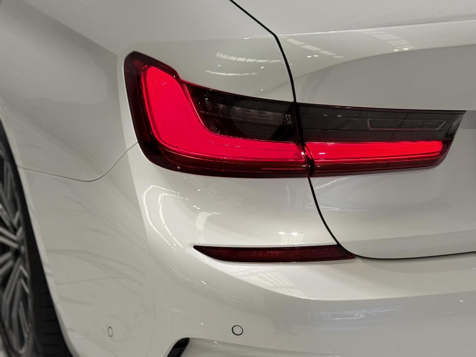 BMW 3 Series 2.0 330e 12kWh M Sport Saloon 4dr Petrol Plug-in Hybrid Auto Euro 6 (s/s) (292 ps)