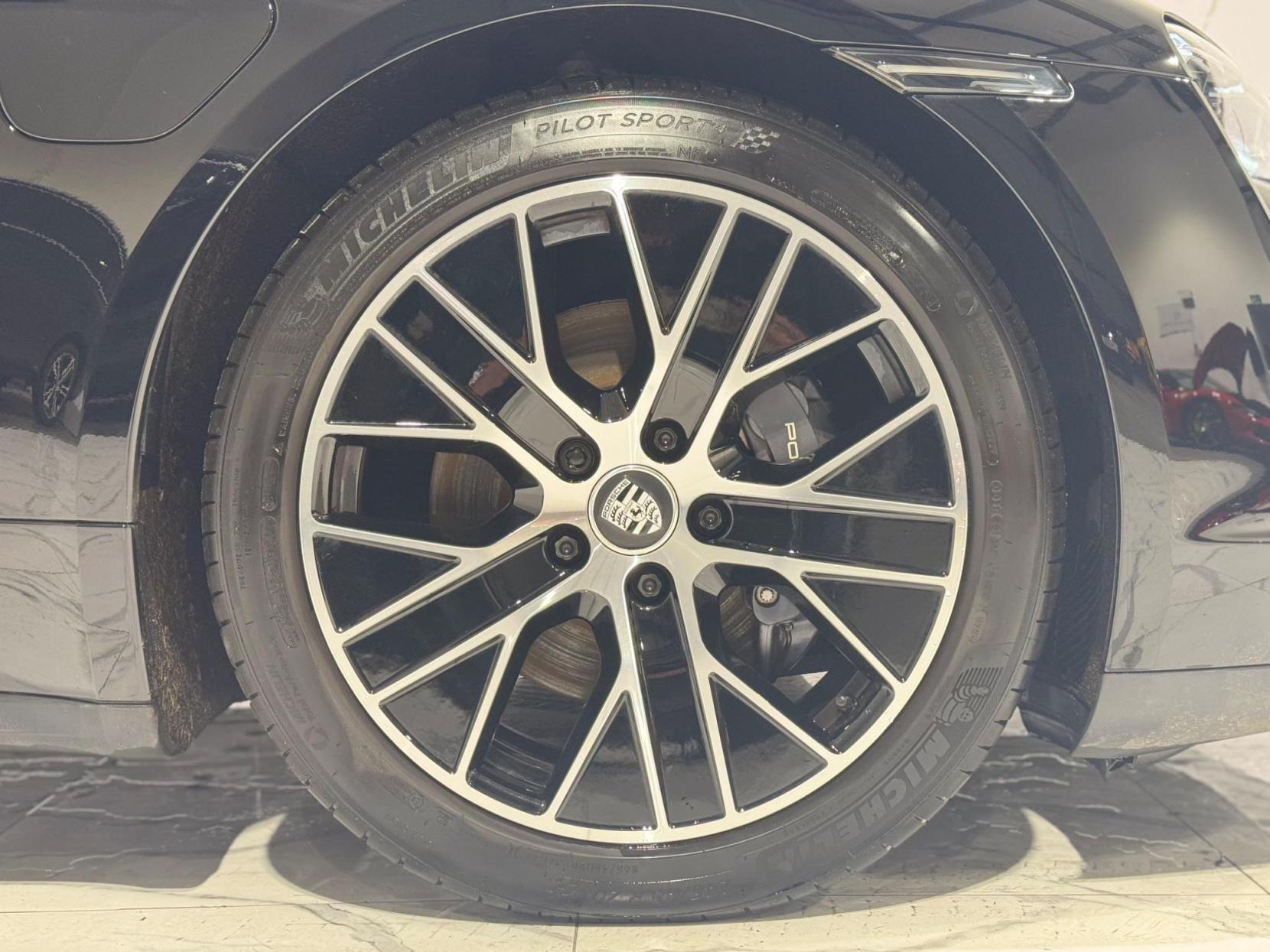 Porsche Taycan Performance 79.2kWh Auto RWD 4dr (11kW Charger)