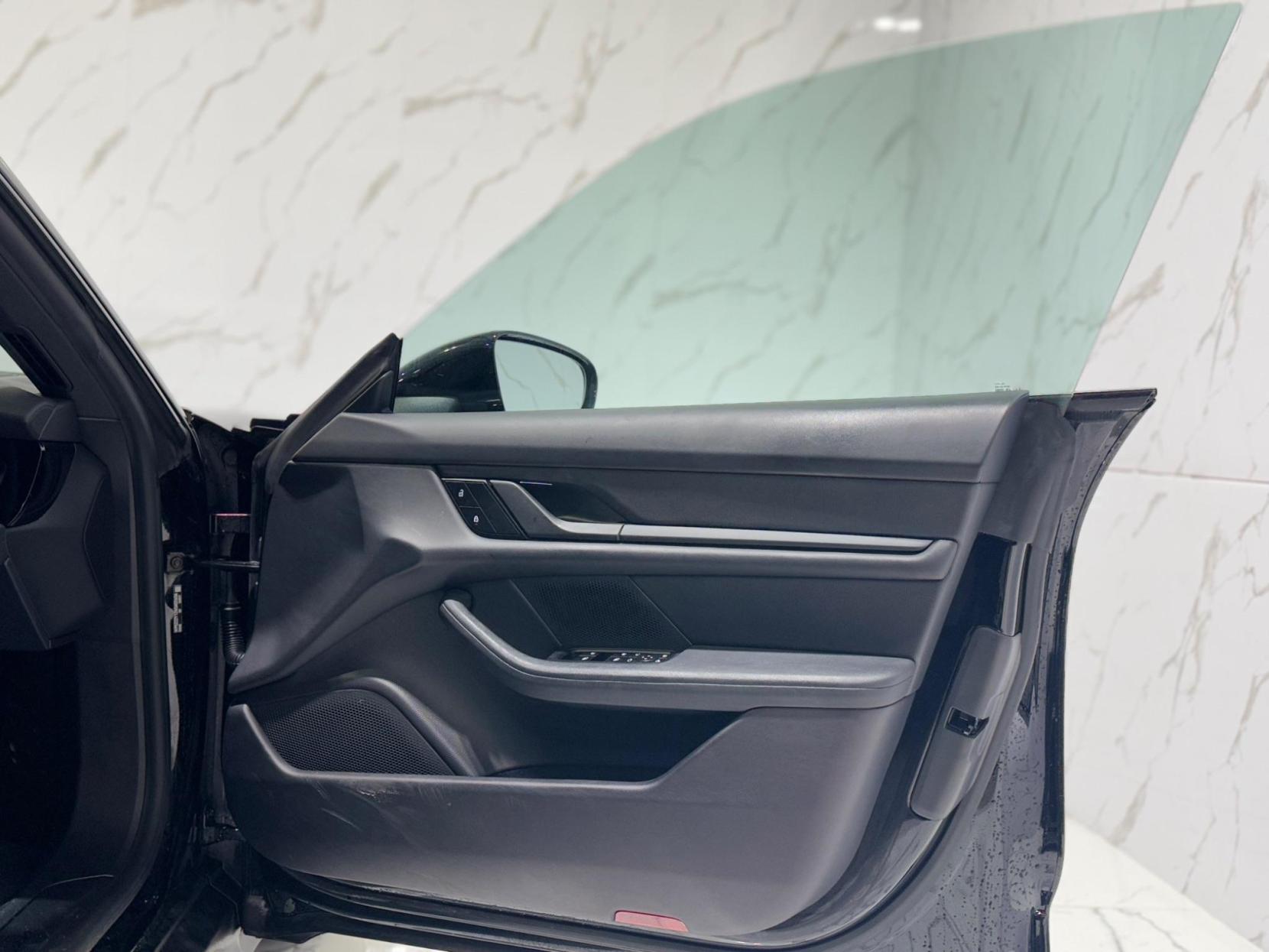 Porsche Taycan Performance 79.2kWh Auto RWD 4dr (11kW Charger)