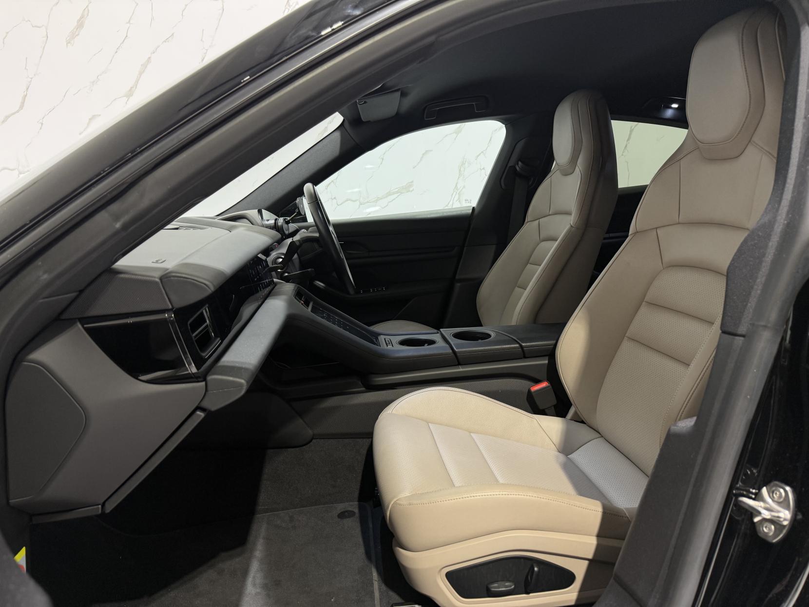 Porsche Taycan Performance 79.2kWh Auto RWD 4dr (11kW Charger)