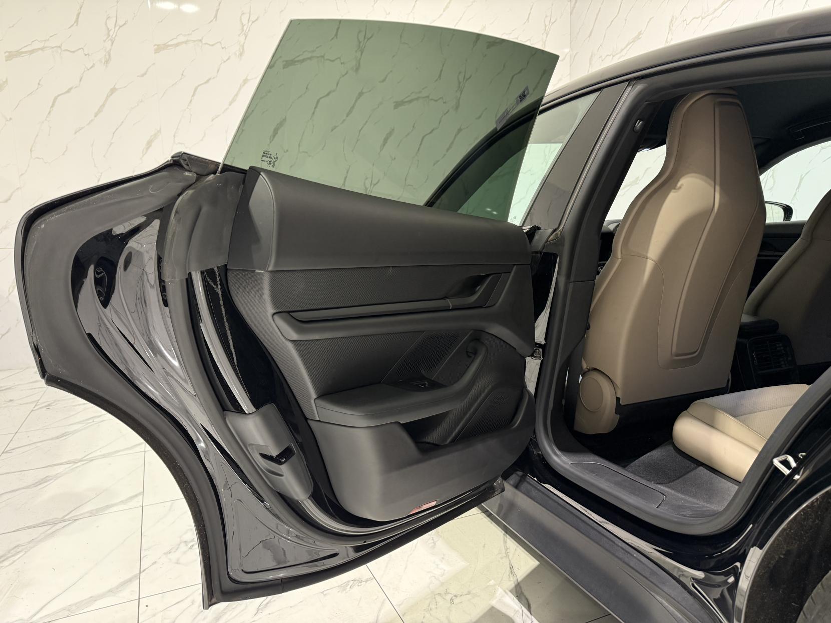 Porsche Taycan Performance 79.2kWh Auto RWD 4dr (11kW Charger)