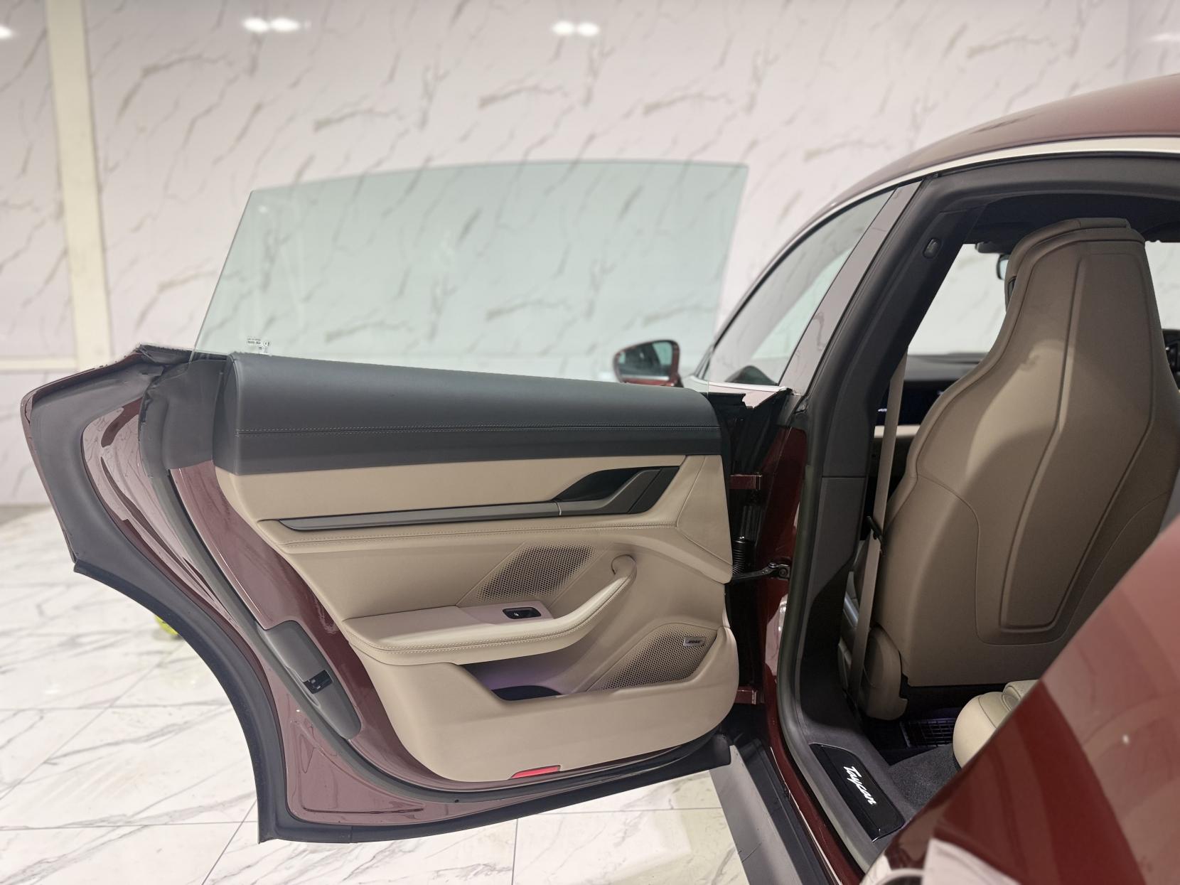 Porsche Taycan Performance Plus 93.4kWh 4S Saloon 4dr Electric Auto 4WD (11kW Charger) (571 ps)