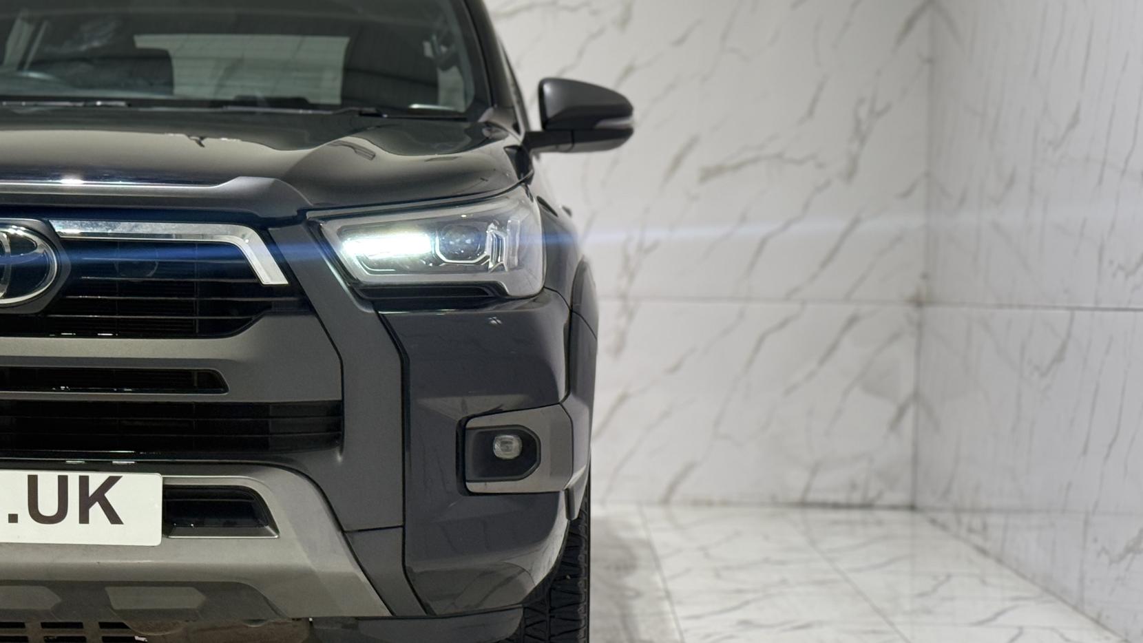 Toyota Hilux 2.8 D-4D Invincible X Pickup Double Cab 4dr Diesel Auto 4WD Euro 6 (s/s) (204 ps)