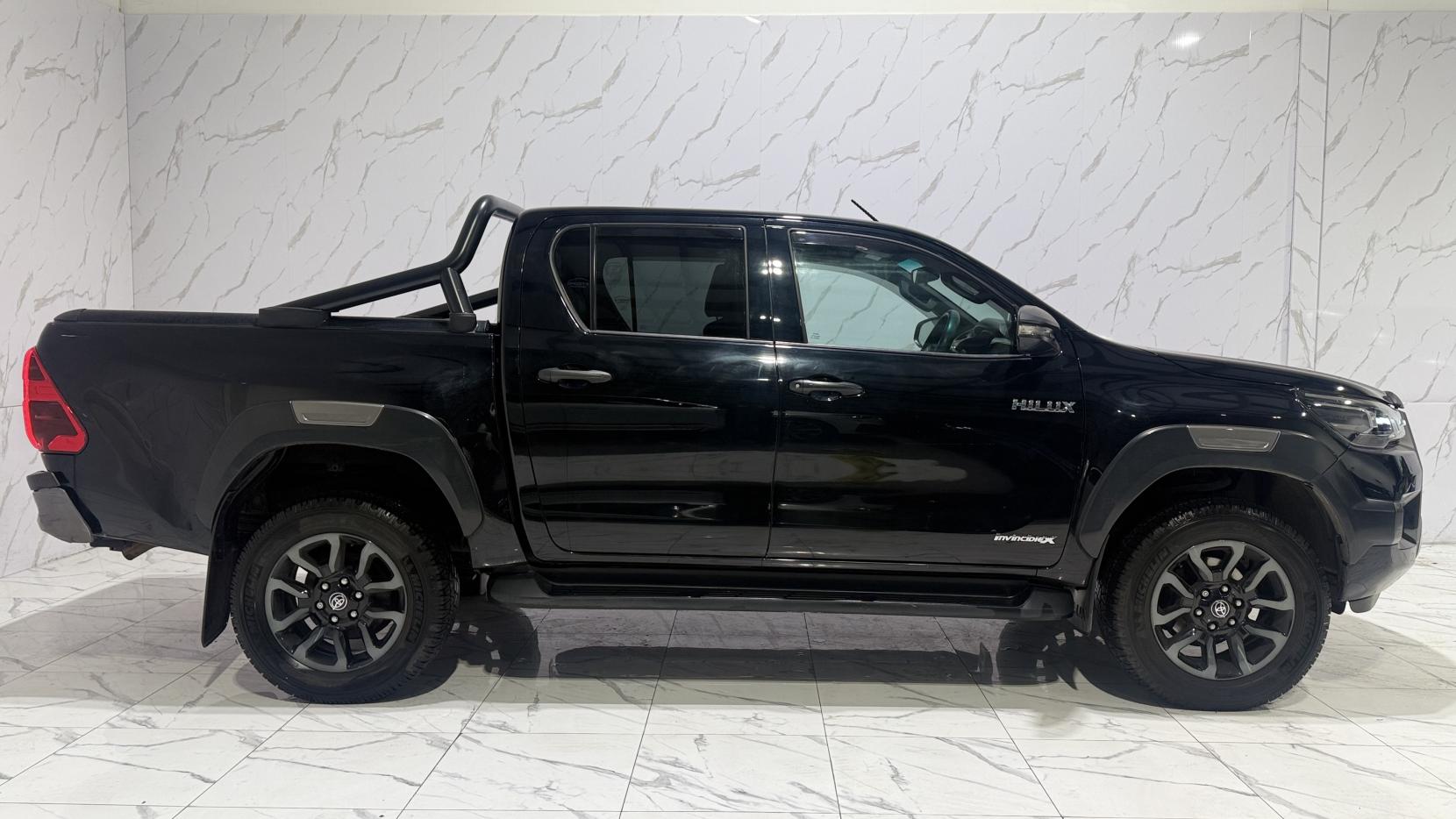 Toyota Hilux 2.8 D-4D Invincible X Pickup Double Cab 4dr Diesel Auto 4WD Euro 6 (s/s) (204 ps)