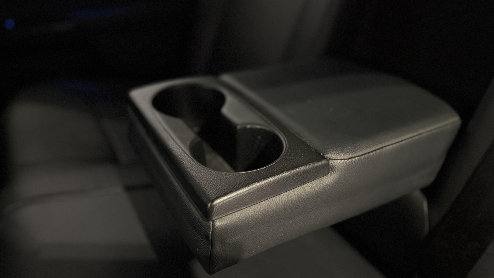 Toyota Hilux 2.8 D-4D Invincible X Pickup Double Cab 4dr Diesel Auto 4WD Euro 6 (s/s) (204 ps)