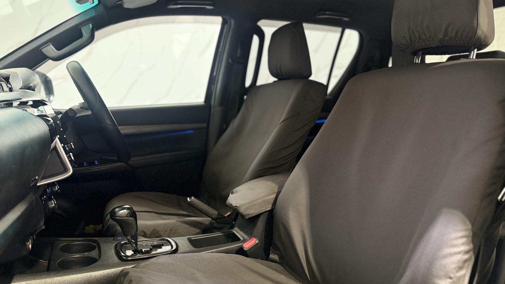 Toyota Hilux 2.8 D-4D Invincible X Pickup Double Cab 4dr Diesel Auto 4WD Euro 6 (s/s) (204 ps)