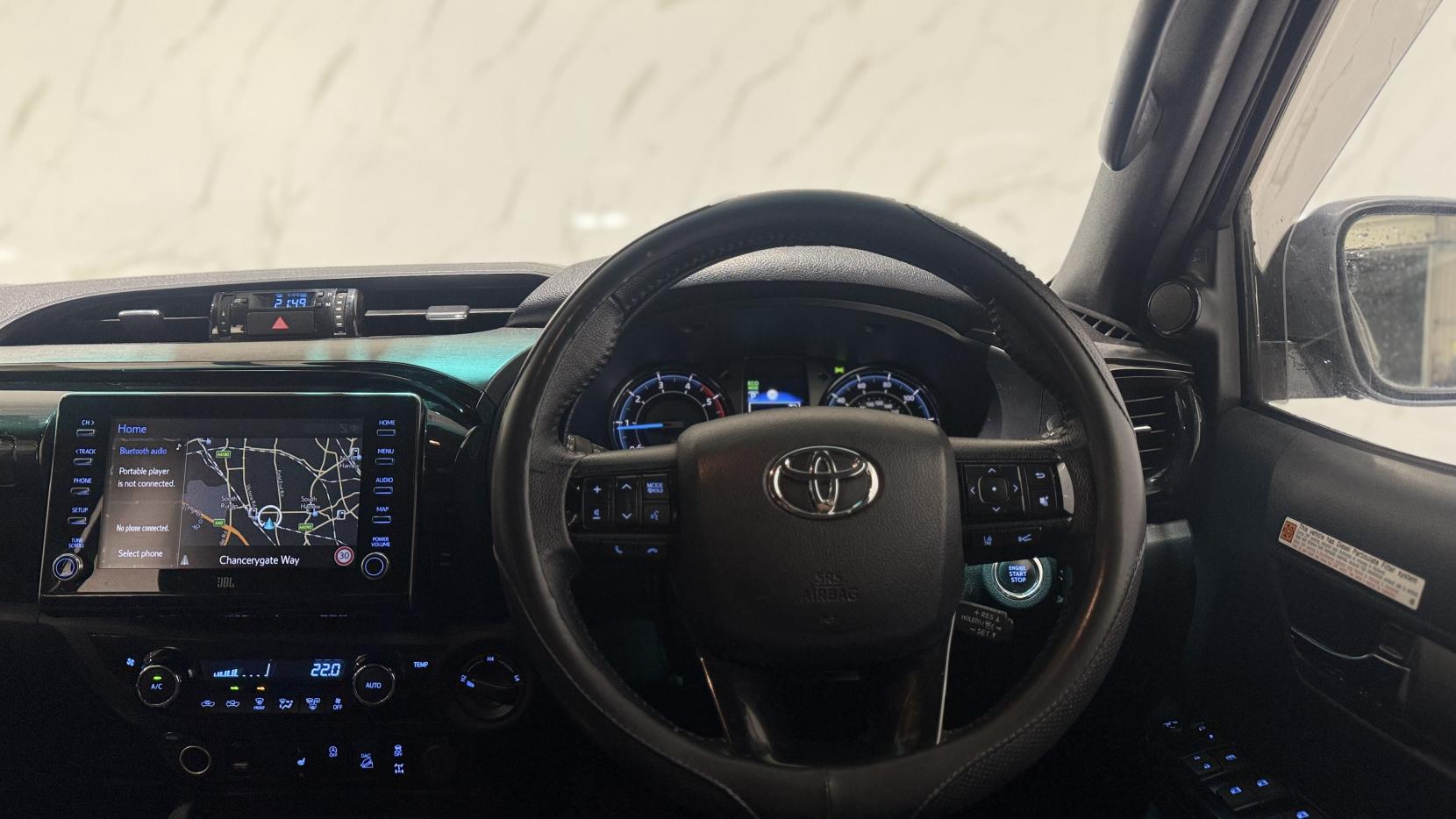 Toyota Hilux 2.8 D-4D Invincible X Pickup Double Cab 4dr Diesel Auto 4WD Euro 6 (s/s) (204 ps)