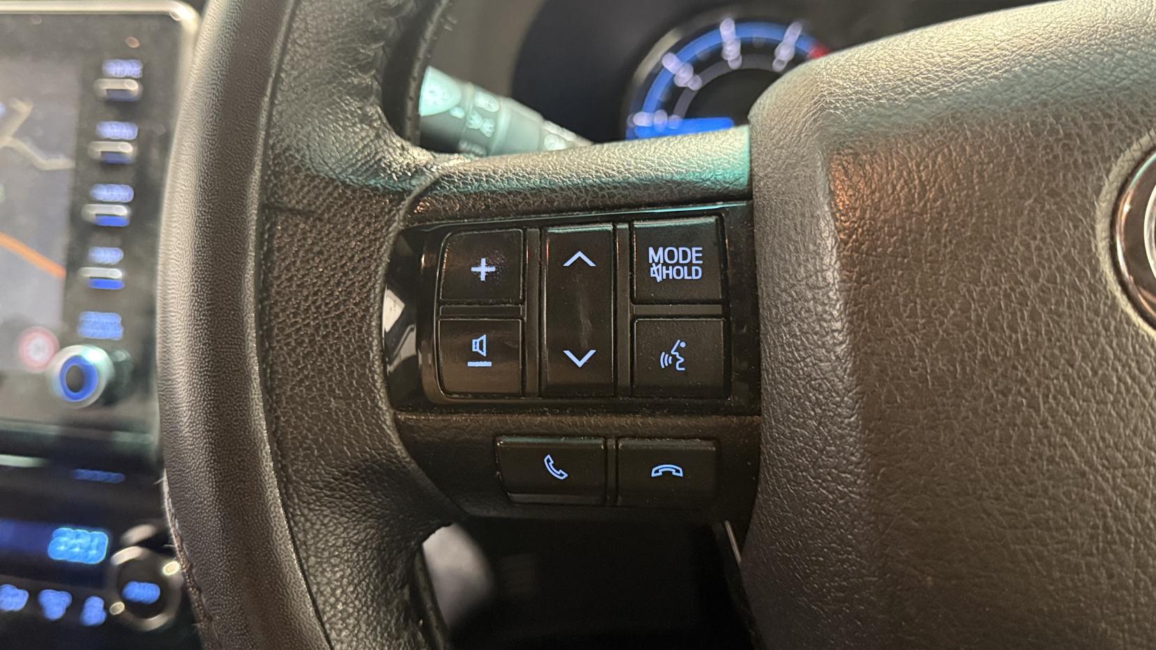 Toyota Hilux 2.8 D-4D Invincible X Pickup Double Cab 4dr Diesel Auto 4WD Euro 6 (s/s) (204 ps)