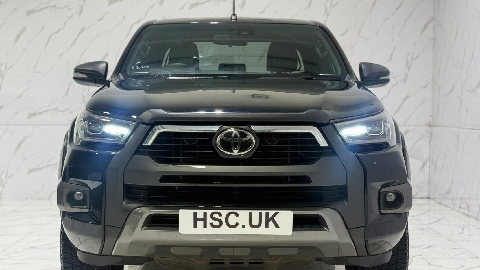 Toyota Hilux 2.8 D-4D Invincible X Pickup Double Cab 4dr Diesel Auto 4WD Euro 6 (s/s) (204 ps)
