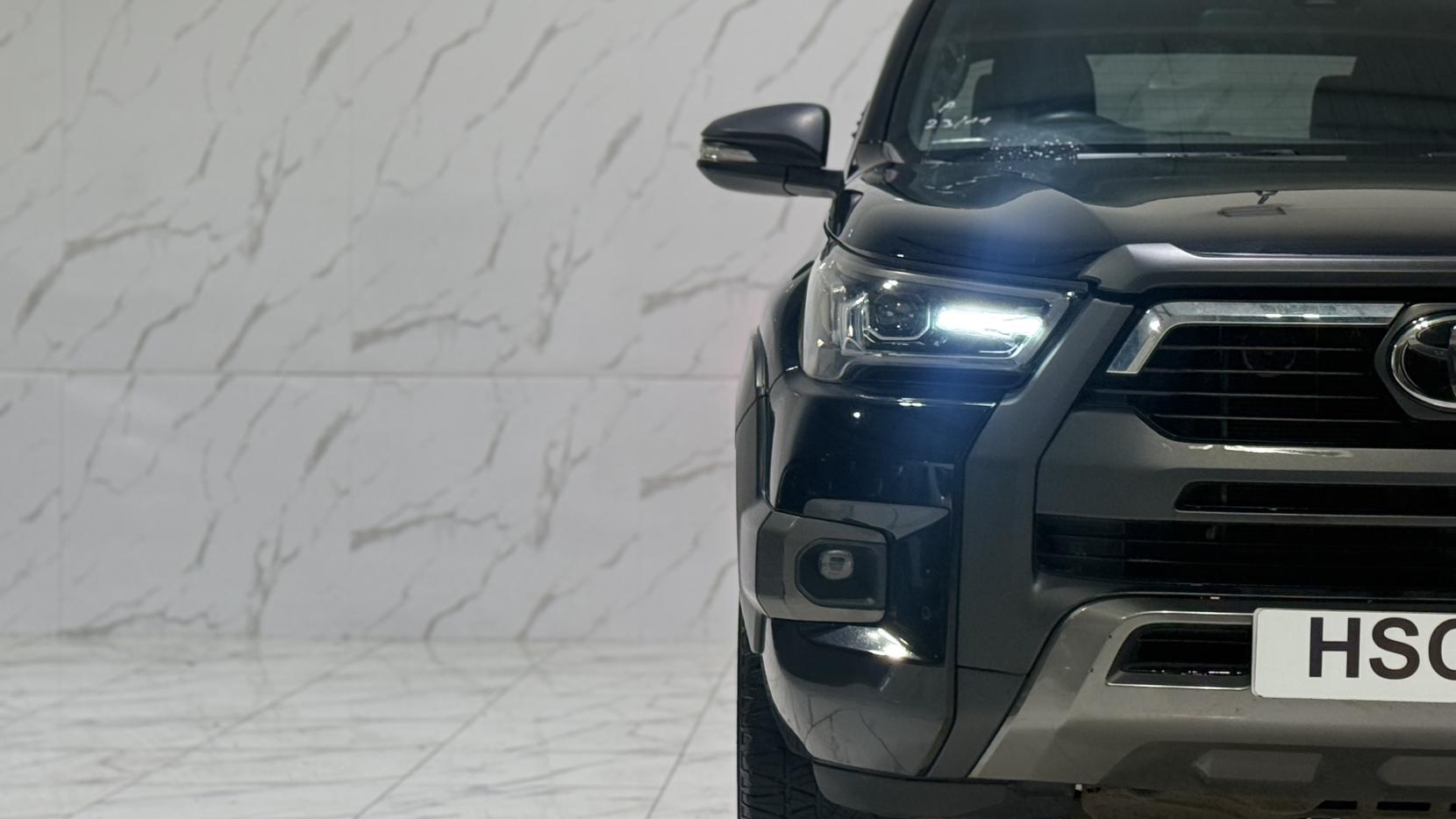 Toyota Hilux 2.8 D-4D Invincible X Pickup Double Cab 4dr Diesel Auto 4WD Euro 6 (s/s) (204 ps)