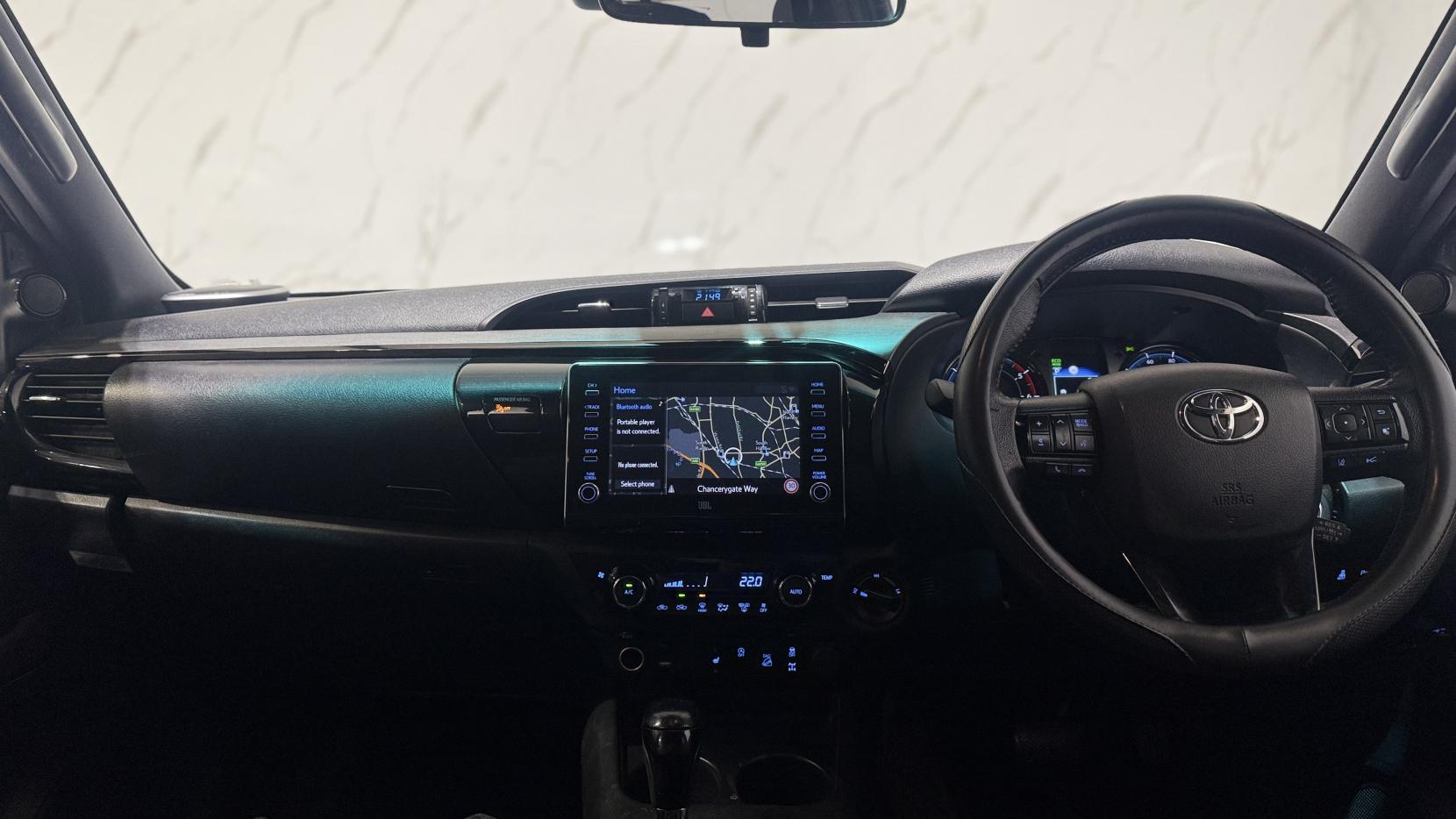 Toyota Hilux 2.8 D-4D Invincible X Pickup Double Cab 4dr Diesel Auto 4WD Euro 6 (s/s) (204 ps)