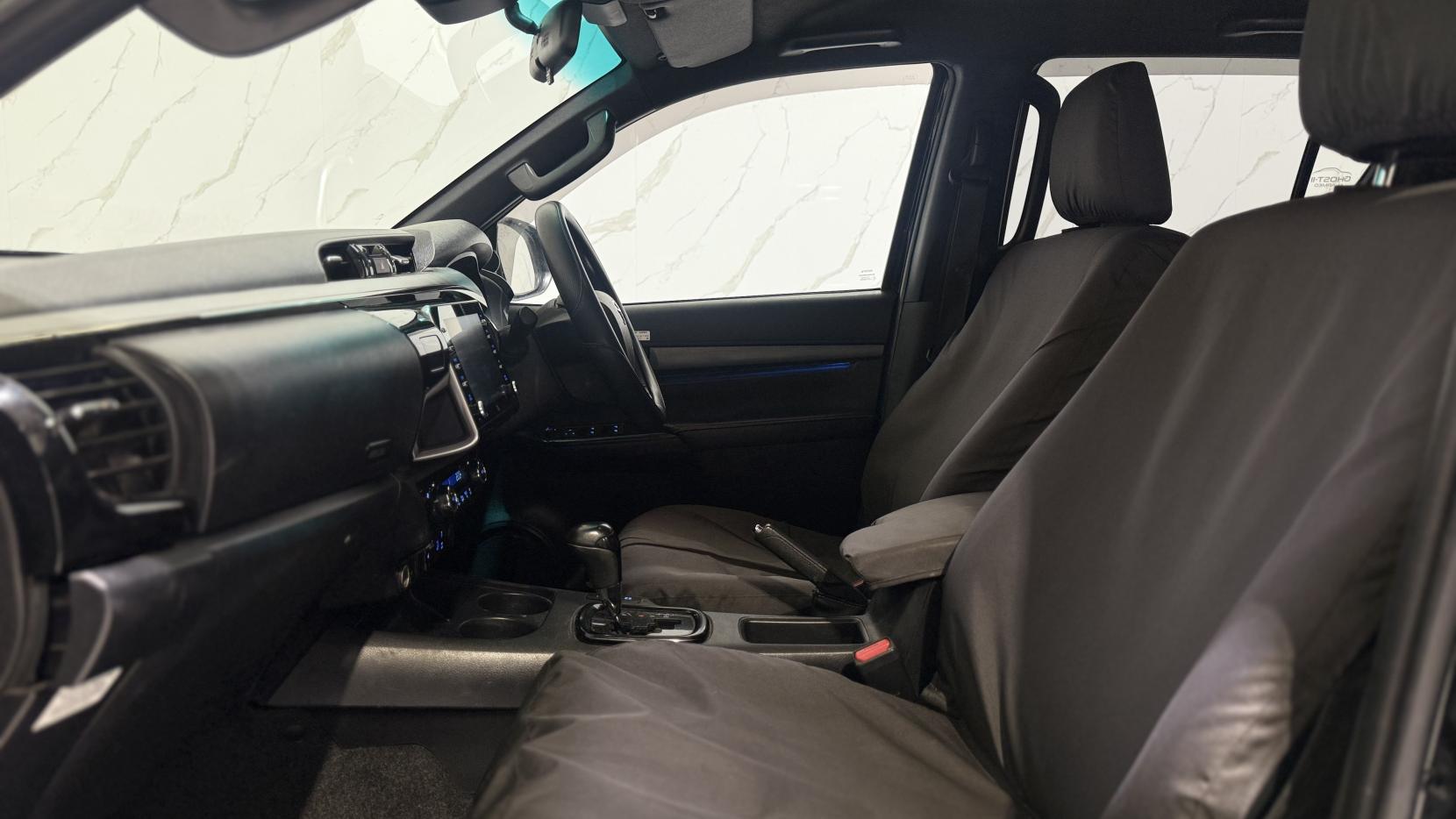 Toyota Hilux 2.8 D-4D Invincible X Pickup Double Cab 4dr Diesel Auto 4WD Euro 6 (s/s) (204 ps)