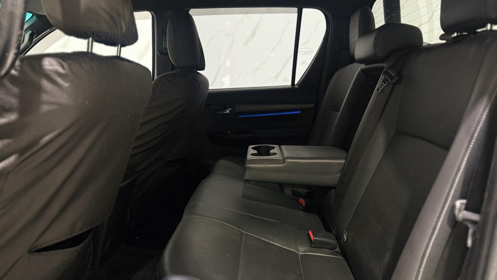 Toyota Hilux 2.8 D-4D Invincible X Pickup Double Cab 4dr Diesel Auto 4WD Euro 6 (s/s) (204 ps)