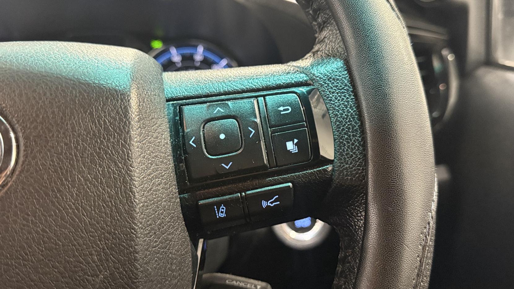 Toyota Hilux 2.8 D-4D Invincible X Pickup Double Cab 4dr Diesel Auto 4WD Euro 6 (s/s) (204 ps)