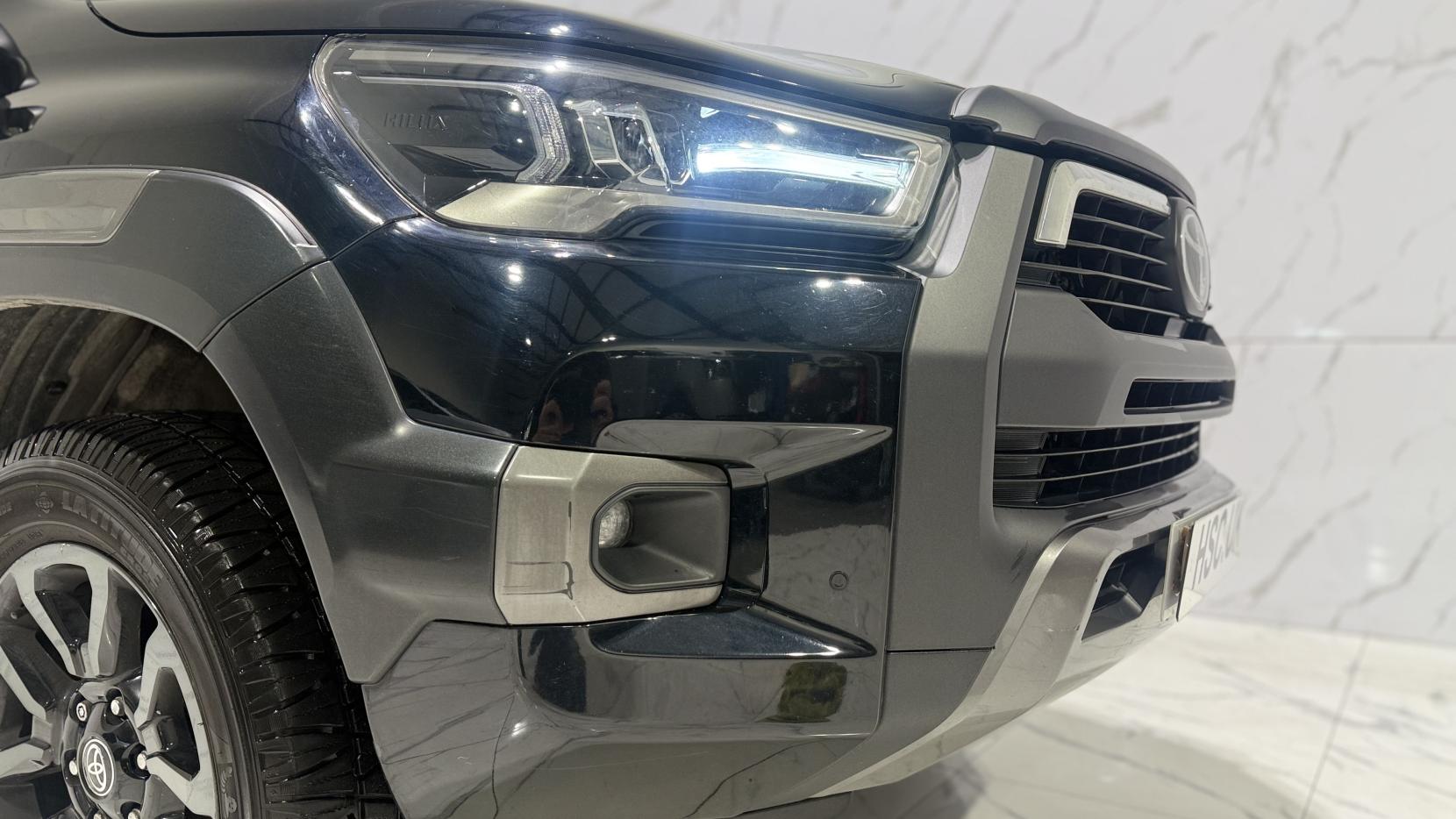 Toyota Hilux 2.8 D-4D Invincible X Pickup Double Cab 4dr Diesel Auto 4WD Euro 6 (s/s) (204 ps)