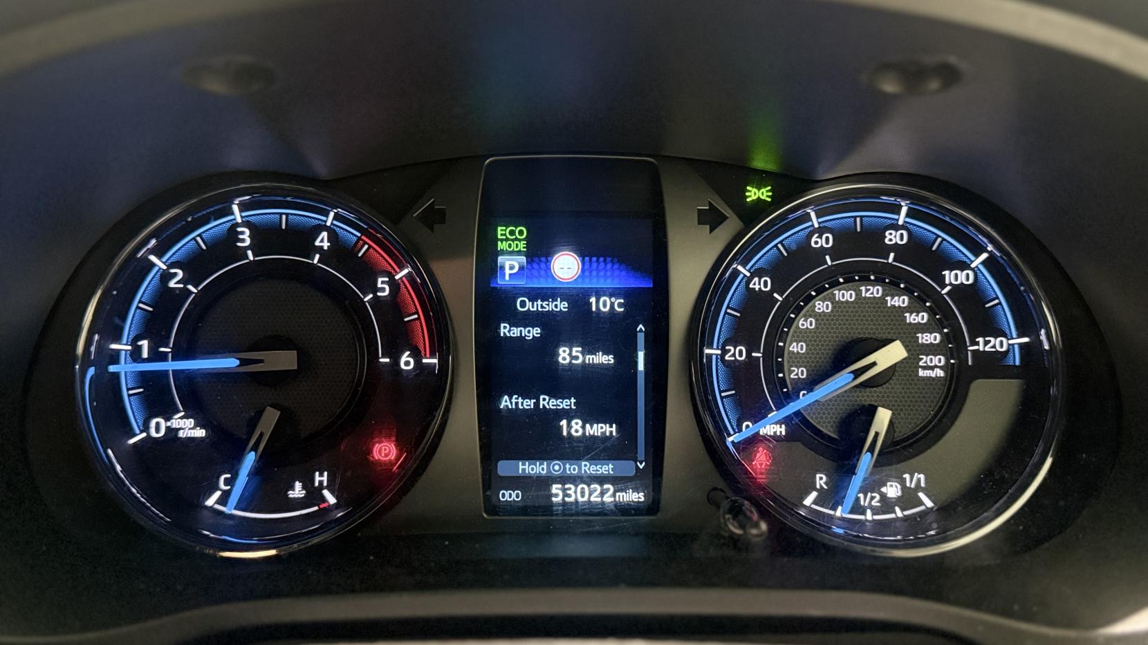 Toyota Hilux 2.8 D-4D Invincible X Pickup Double Cab 4dr Diesel Auto 4WD Euro 6 (s/s) (204 ps)