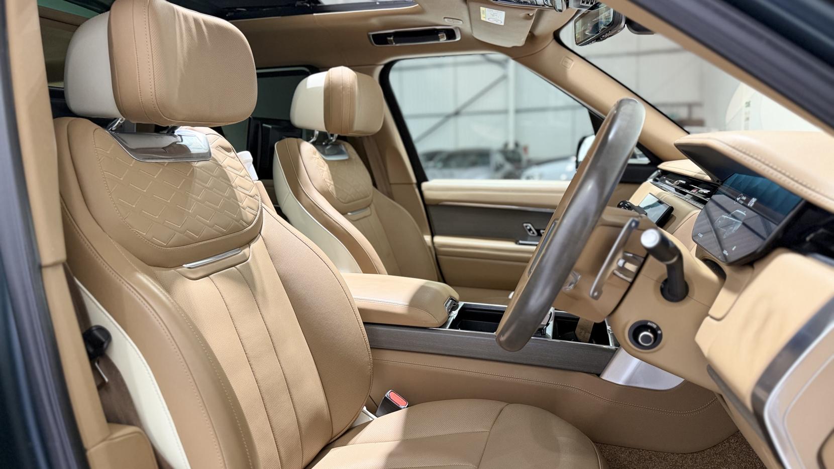 Land Rover Range Rover 3.0 P510e 38.2kWh SV SUV 5dr Petrol Plug-in Hybrid Auto 4WD Euro 6 (s/s) (510 ps)