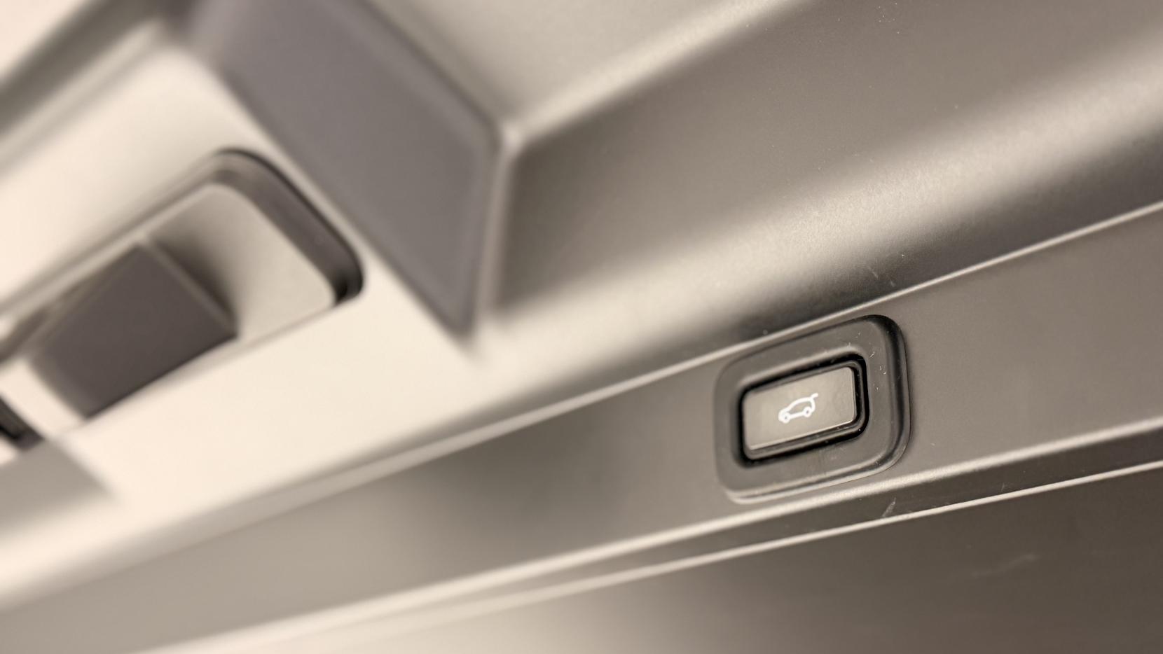 Land Rover Range Rover 3.0 P510e 38.2kWh SV SUV 5dr Petrol Plug-in Hybrid Auto 4WD Euro 6 (s/s) (510 ps)