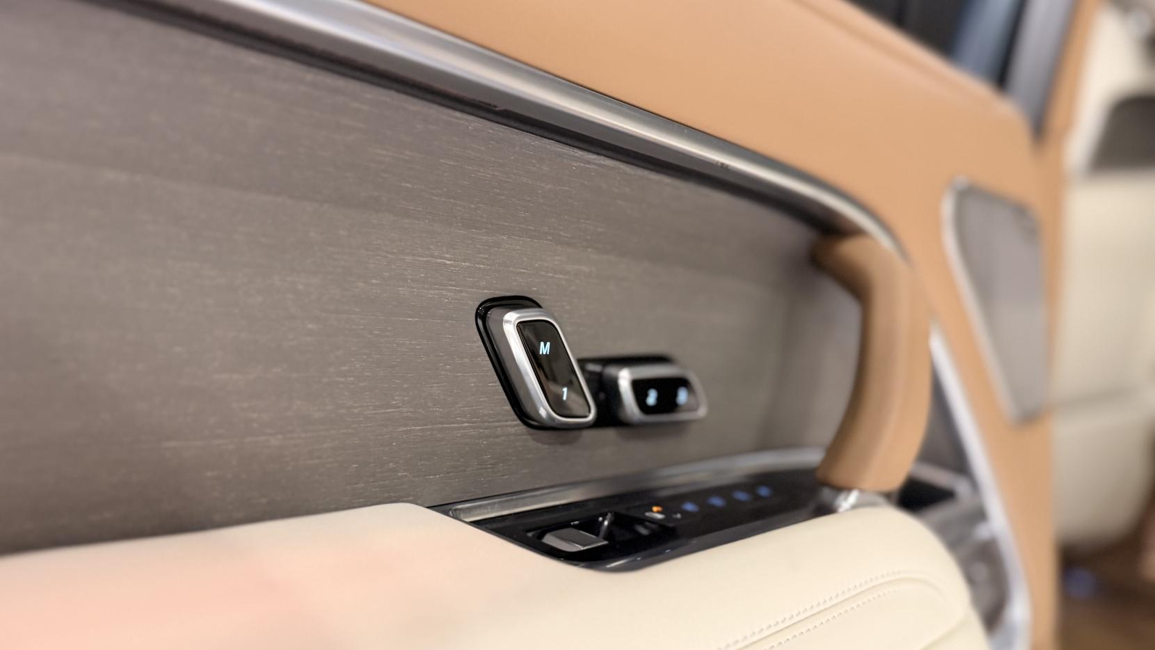 Land Rover Range Rover 3.0 P510e 38.2kWh SV SUV 5dr Petrol Plug-in Hybrid Auto 4WD Euro 6 (s/s) (510 ps)