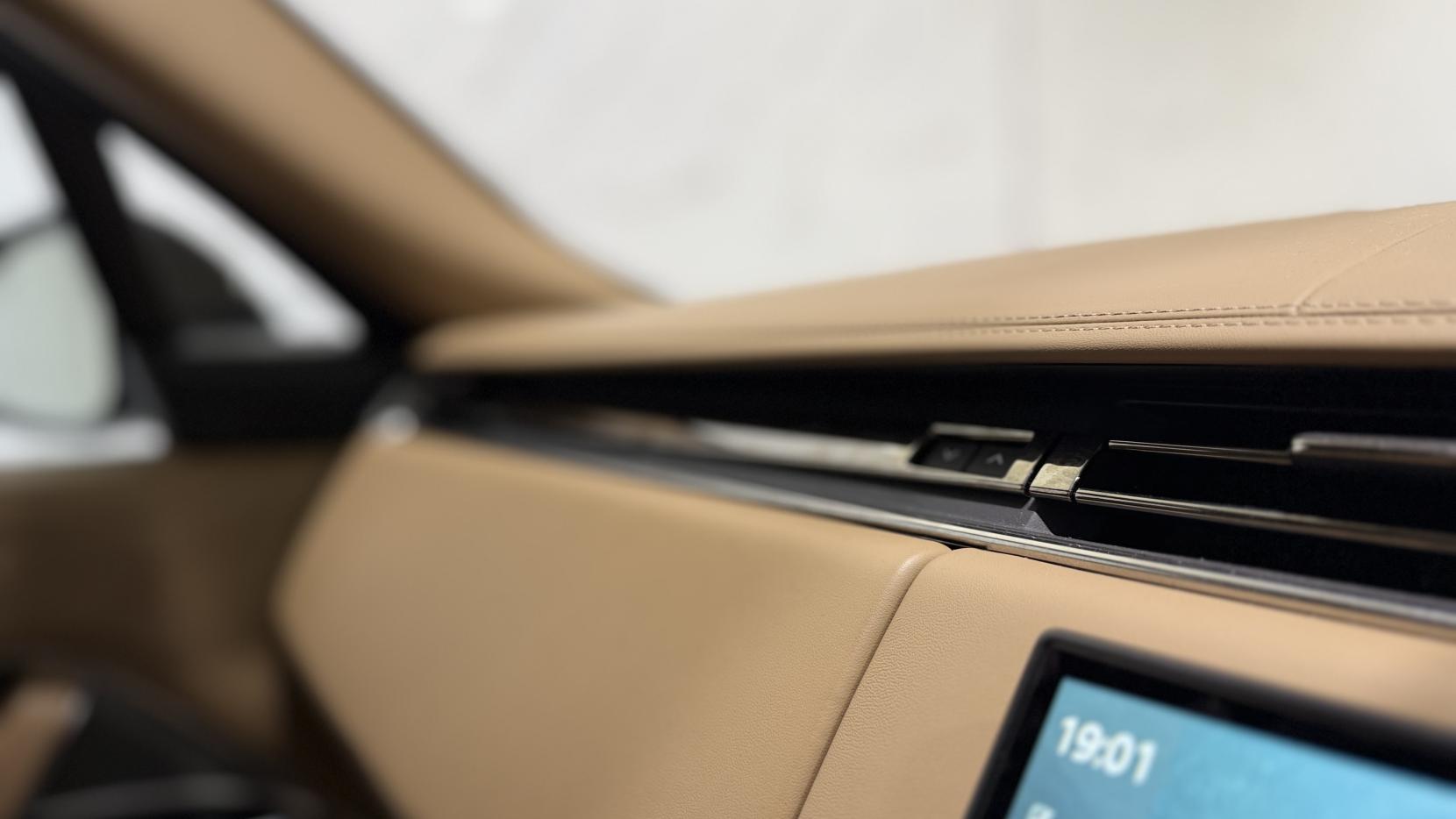 Land Rover Range Rover 3.0 P510e 38.2kWh SV SUV 5dr Petrol Plug-in Hybrid Auto 4WD Euro 6 (s/s) (510 ps)