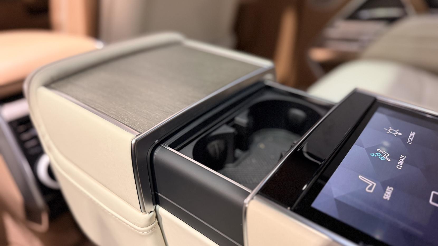 Land Rover Range Rover 3.0 P510e 38.2kWh SV SUV 5dr Petrol Plug-in Hybrid Auto 4WD Euro 6 (s/s) (510 ps)