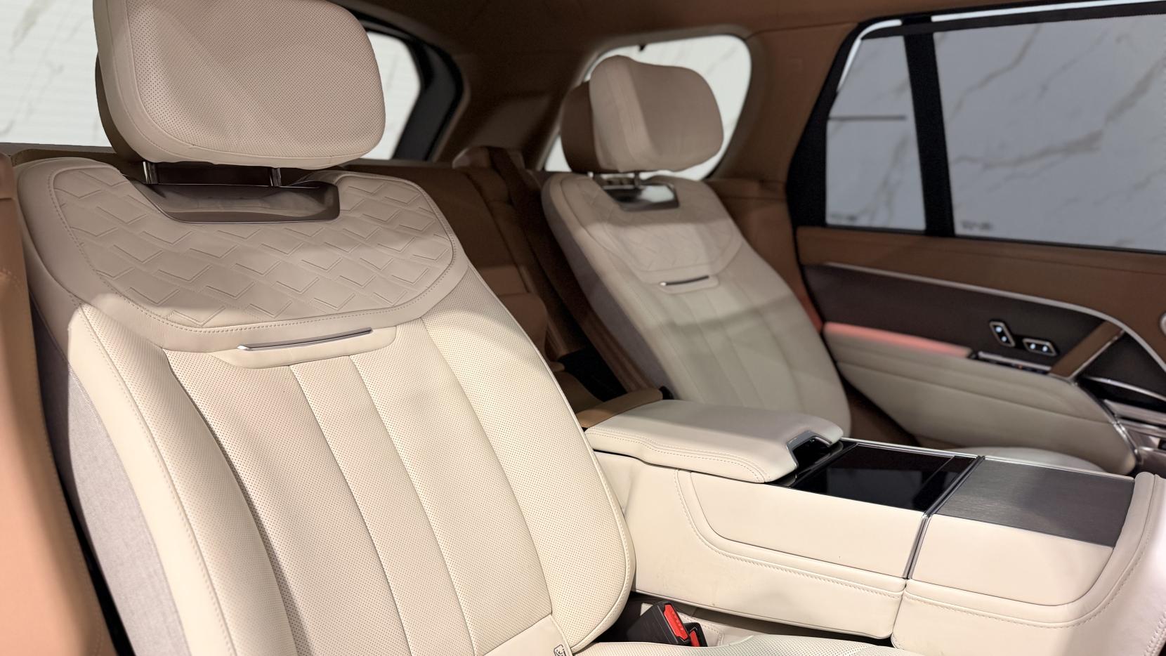 Land Rover Range Rover 3.0 P510e 38.2kWh SV SUV 5dr Petrol Plug-in Hybrid Auto 4WD Euro 6 (s/s) (510 ps)