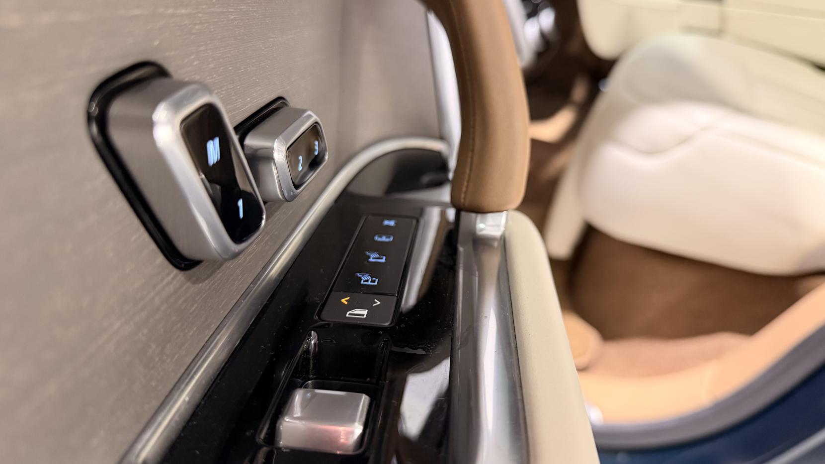 Land Rover Range Rover 3.0 P510e 38.2kWh SV SUV 5dr Petrol Plug-in Hybrid Auto 4WD Euro 6 (s/s) (510 ps)