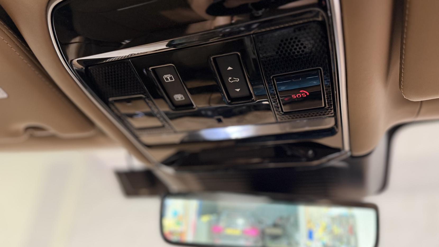 Land Rover Range Rover 3.0 P510e 38.2kWh SV SUV 5dr Petrol Plug-in Hybrid Auto 4WD Euro 6 (s/s) (510 ps)