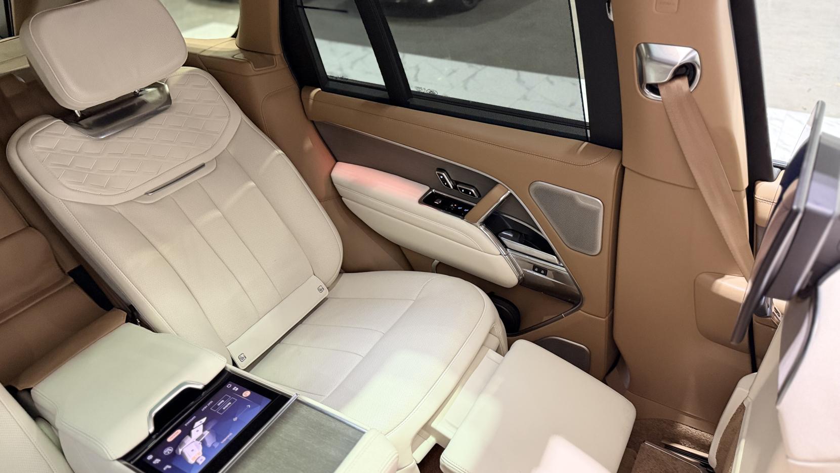 Land Rover Range Rover 3.0 P510e 38.2kWh SV SUV 5dr Petrol Plug-in Hybrid Auto 4WD Euro 6 (s/s) (510 ps)