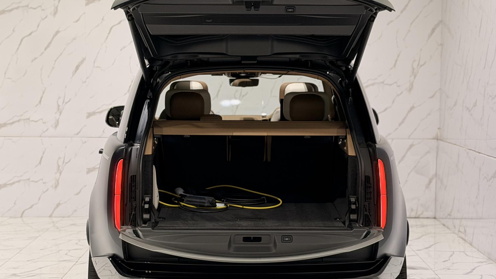 Land Rover Range Rover 3.0 P510e 38.2kWh SV SUV 5dr Petrol Plug-in Hybrid Auto 4WD Euro 6 (s/s) (510 ps)