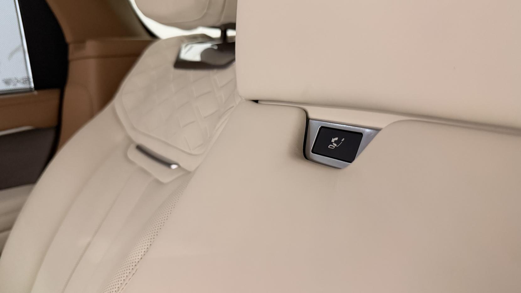 Land Rover Range Rover 3.0 P510e 38.2kWh SV SUV 5dr Petrol Plug-in Hybrid Auto 4WD Euro 6 (s/s) (510 ps)