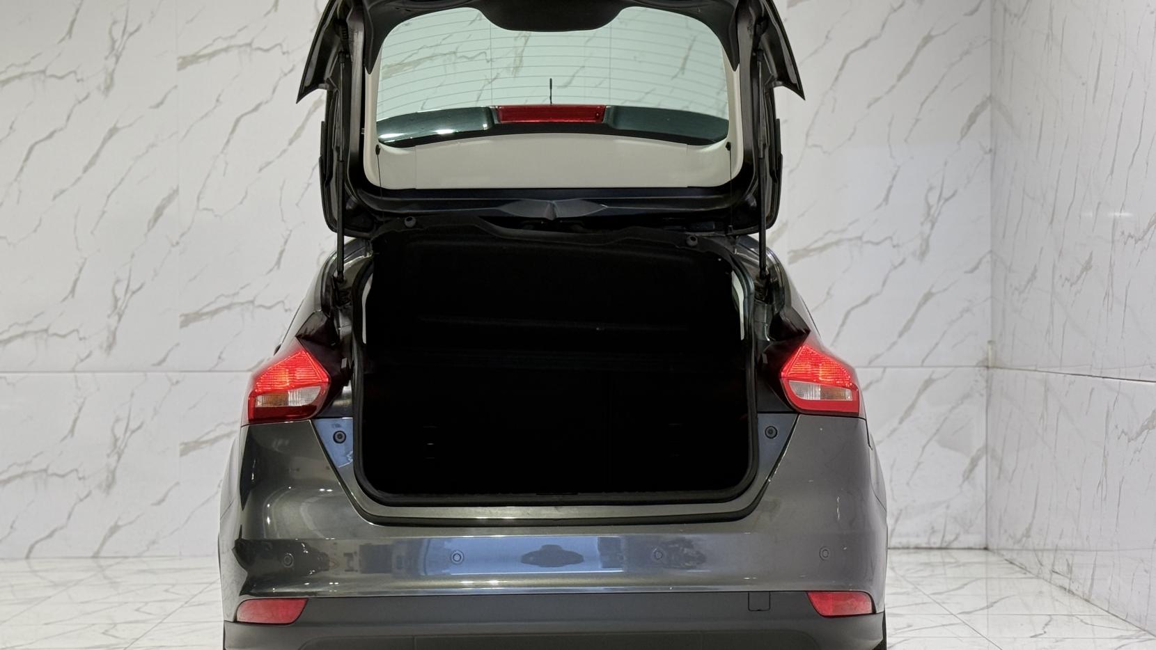 Ford Focus 1.0T EcoBoost Titanium Hatchback 5dr Petrol Auto Euro 6 (s/s) (125 ps)