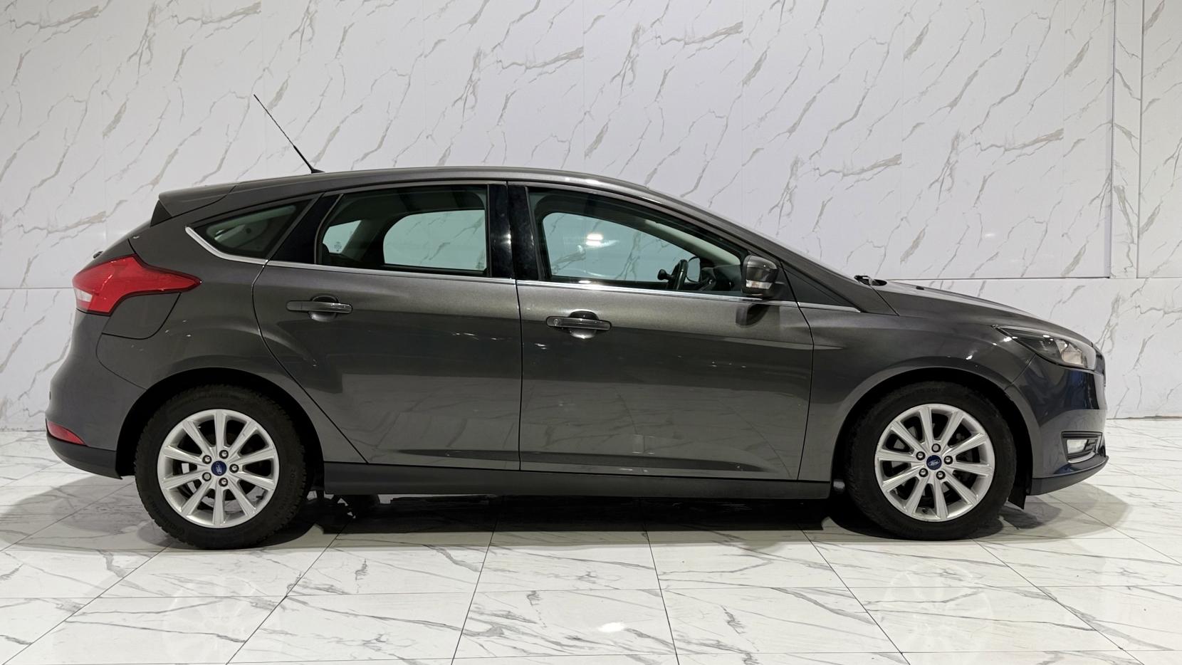 Ford Focus 1.0T EcoBoost Titanium Hatchback 5dr Petrol Auto Euro 6 (s/s) (125 ps)