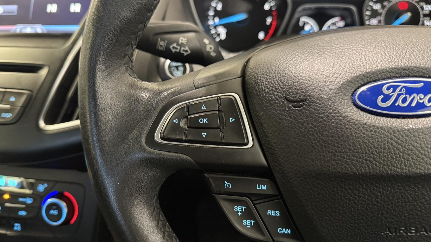 Ford Focus 1.0T EcoBoost Titanium Hatchback 5dr Petrol Auto Euro 6 (s/s) (125 ps)