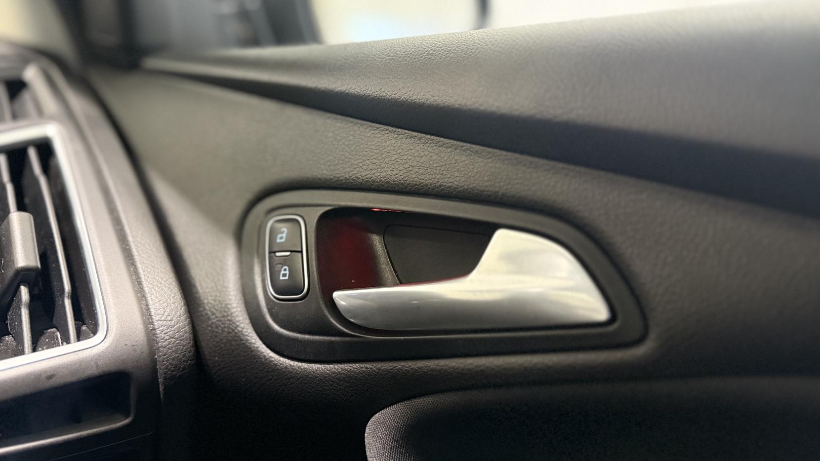 Ford Focus 1.0T EcoBoost Titanium Hatchback 5dr Petrol Auto Euro 6 (s/s) (125 ps)