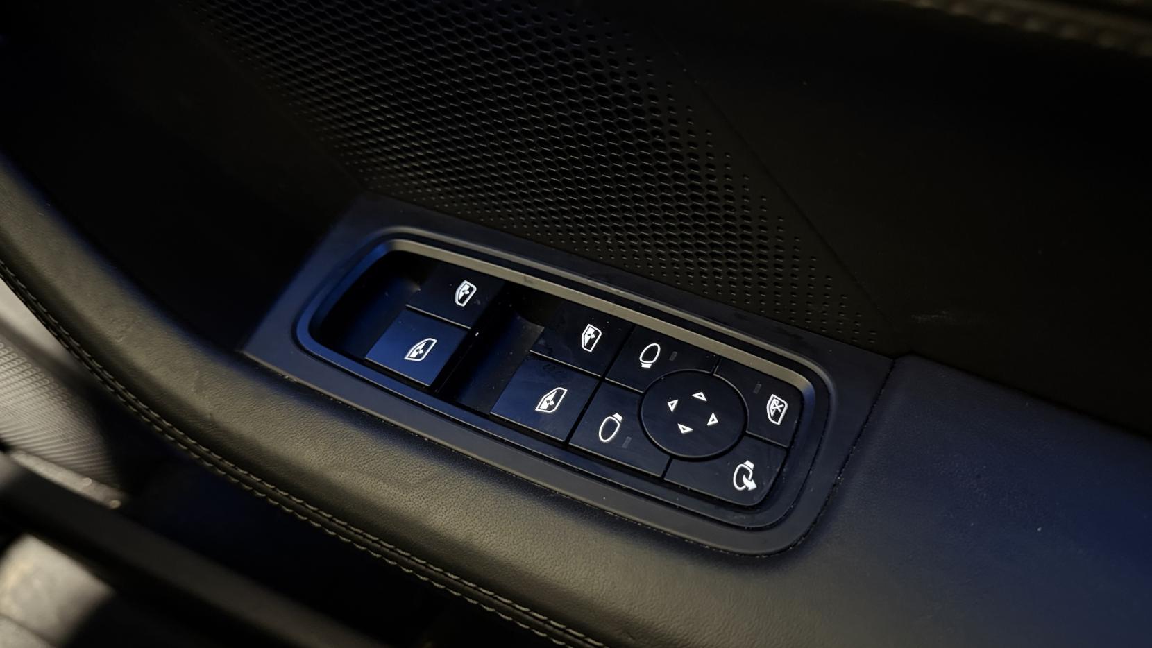 Porsche Taycan Performance Plus 93.4kWh Saloon 4dr Electric Auto RWD (11kW Charger) (476 ps)