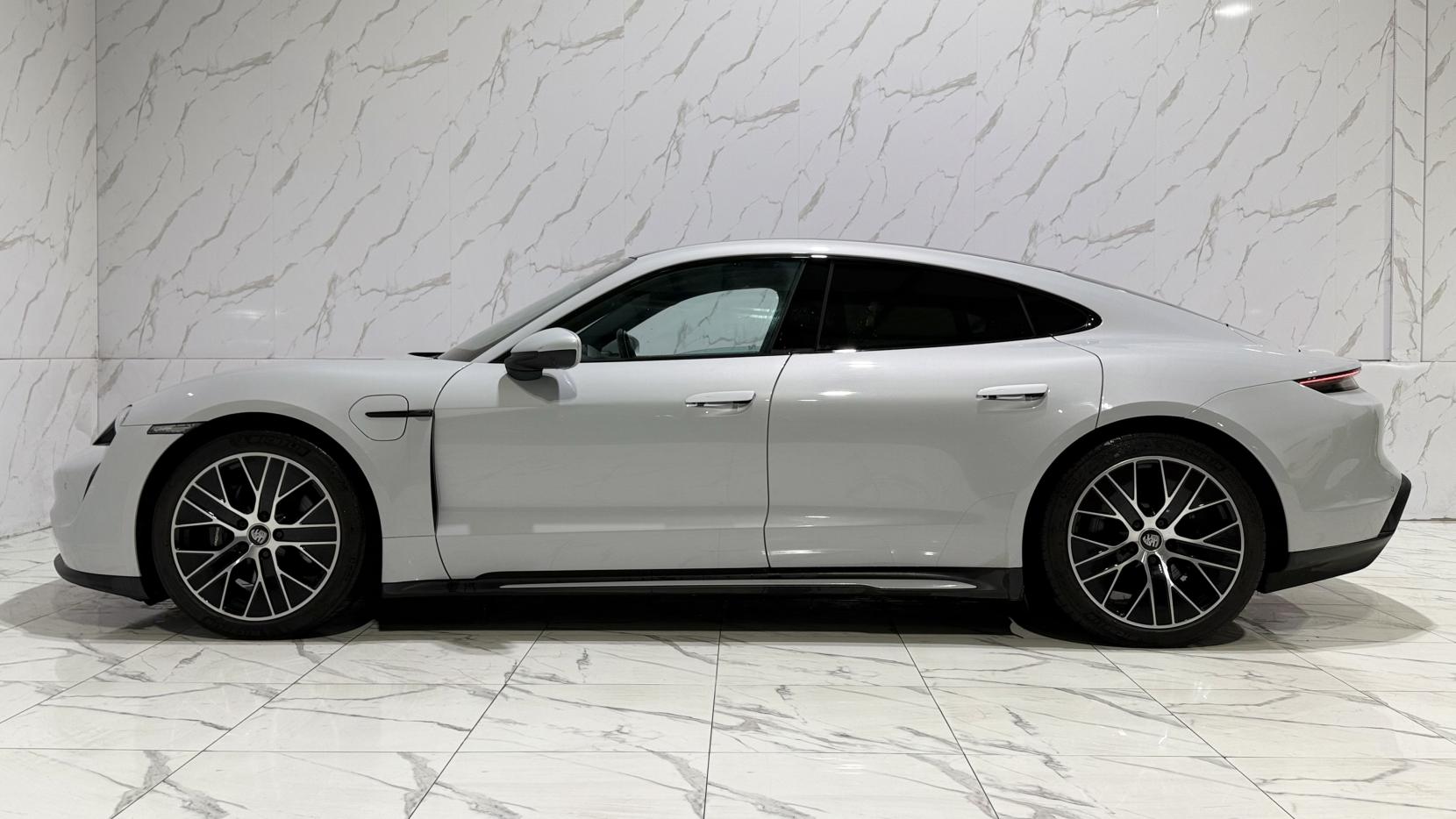 Porsche Taycan Performance Plus 93.4kWh Saloon 4dr Electric Auto RWD (11kW Charger) (476 ps)