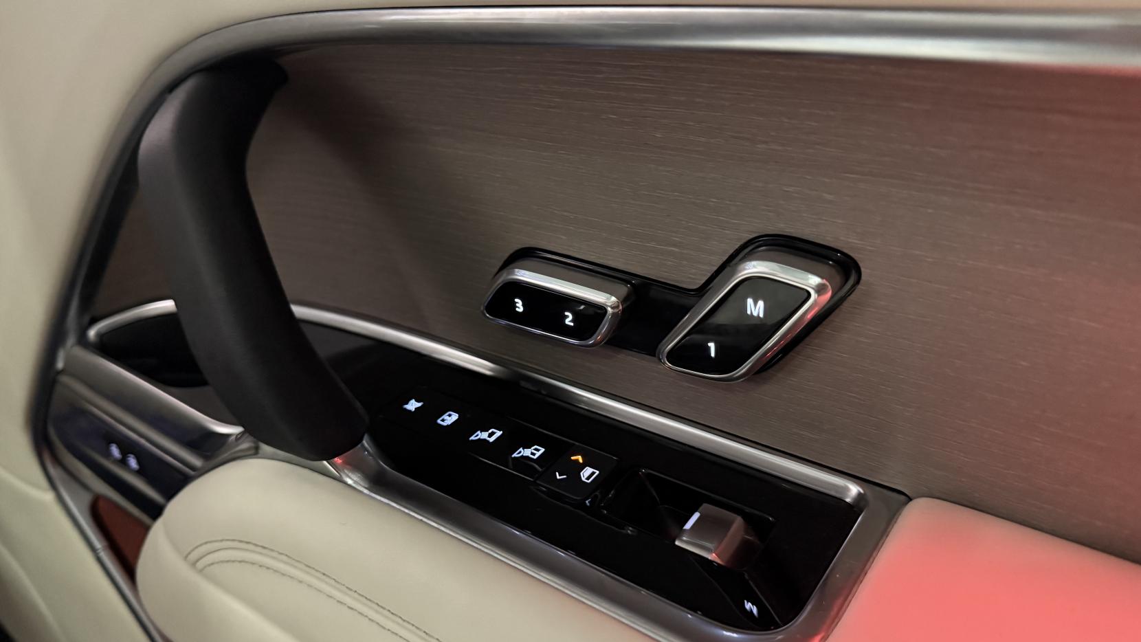 Land Rover Range Rover 3.0 P440e 38.2kWh First Edition SUV 5dr Petrol Plug-in Hybrid Auto 4WD Euro 6 (s/s) (LWB) (440 ps)