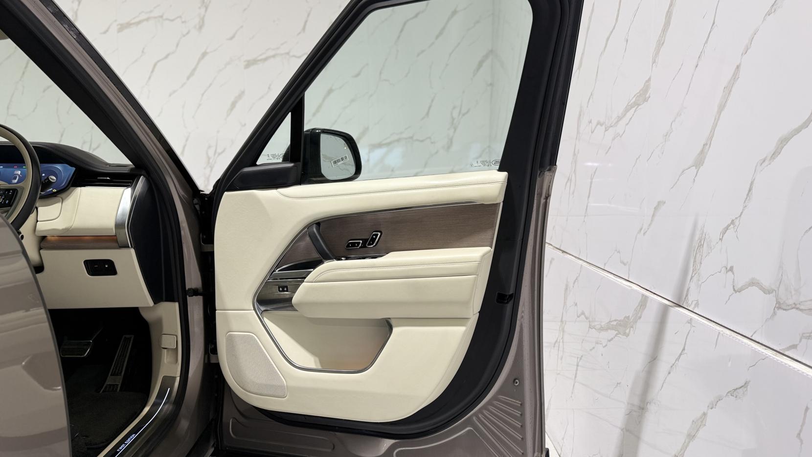 Land Rover Range Rover 3.0 P440e 38.2kWh First Edition SUV 5dr Petrol Plug-in Hybrid Auto 4WD Euro 6 (s/s) (LWB) (440 ps)