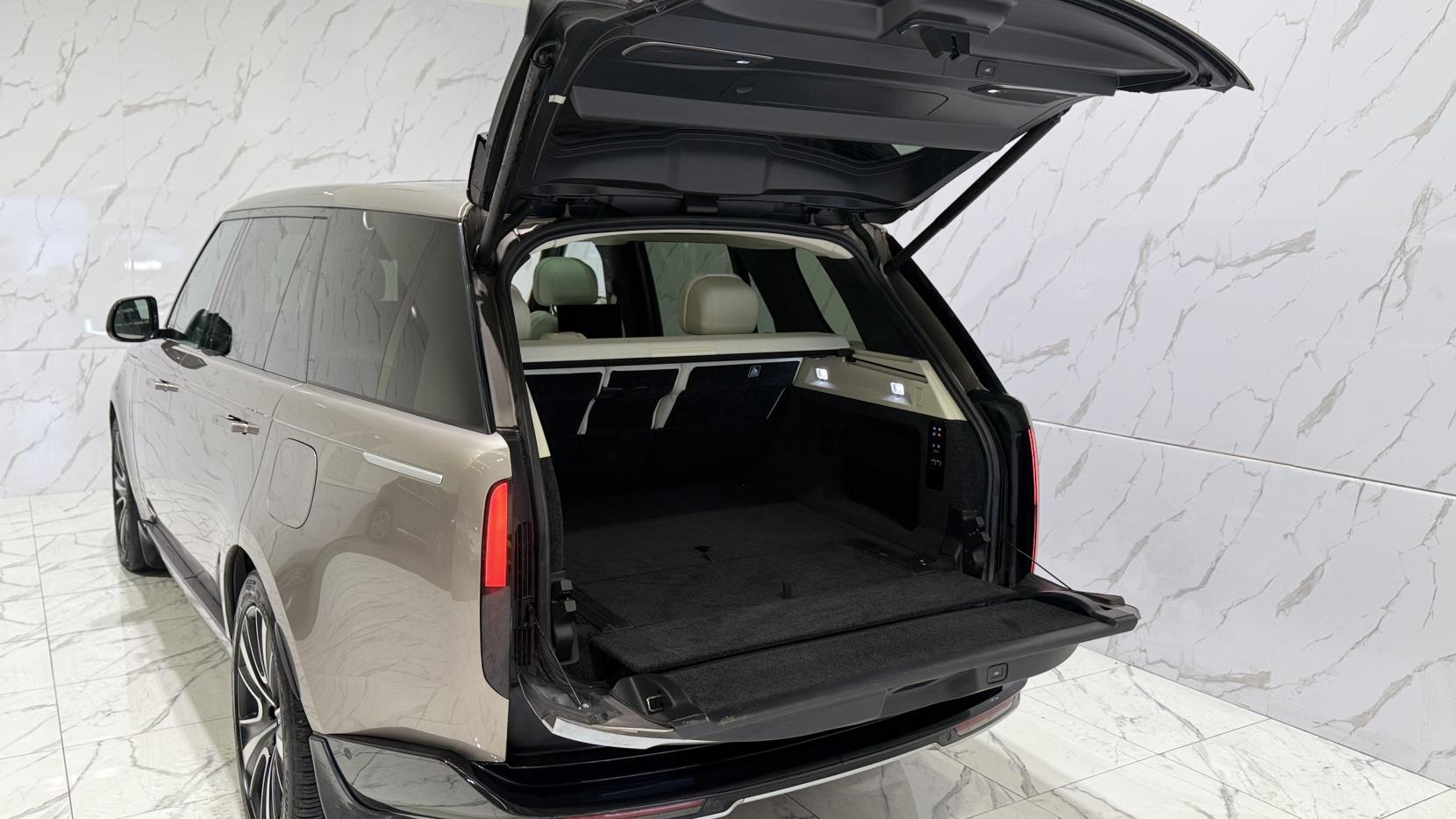 Land Rover Range Rover 3.0 P440e 38.2kWh First Edition SUV 5dr Petrol Plug-in Hybrid Auto 4WD Euro 6 (s/s) (LWB) (440 ps)